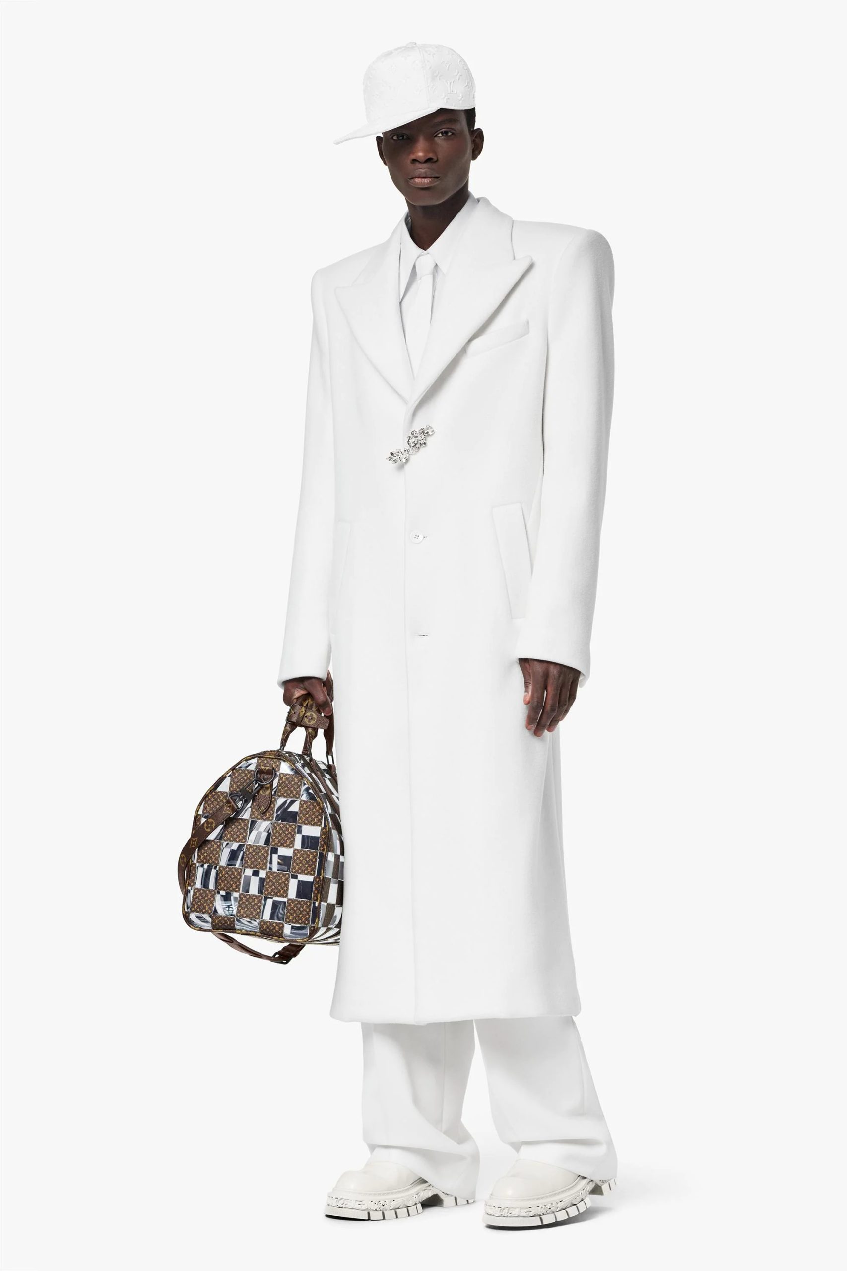 路易威登-Men_Show_FW22_LOOK03_VISUAL4-scaled-1.jpg