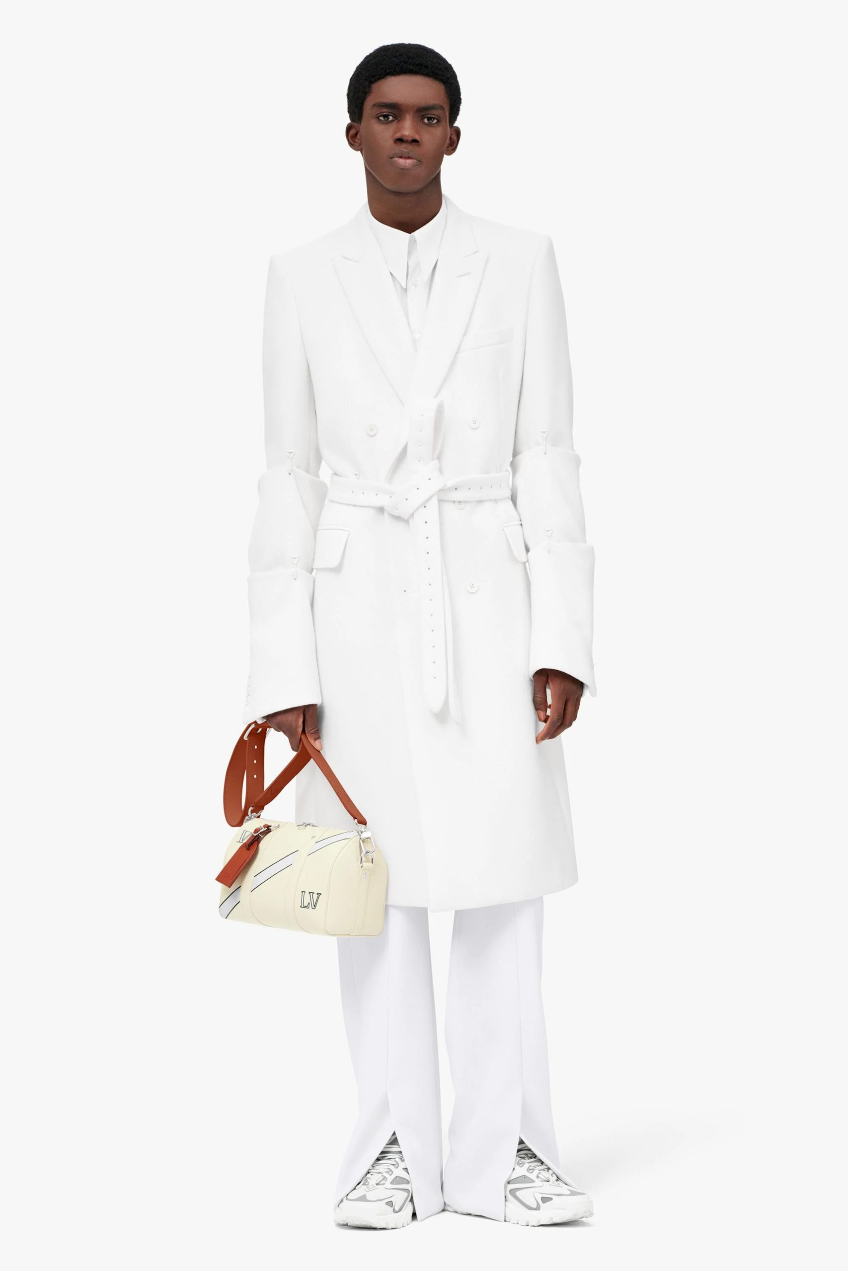 路易威登-Men_Show_SS22_LOOK22_VISUAL4-scaled-1.jpg