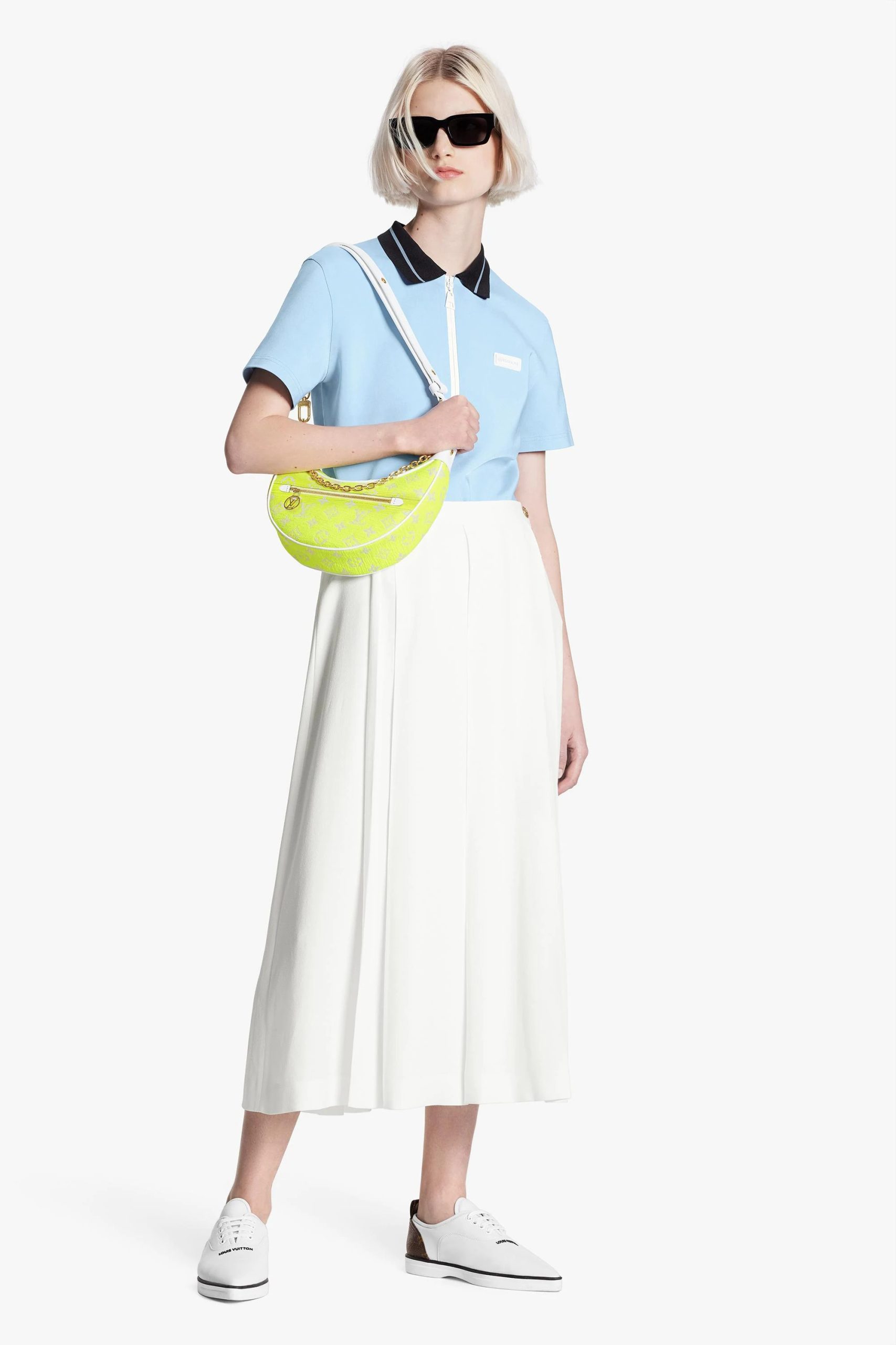路易威登-Women_LVSet_FW22_LOOK03_VISUAL4-scaled-1.jpg