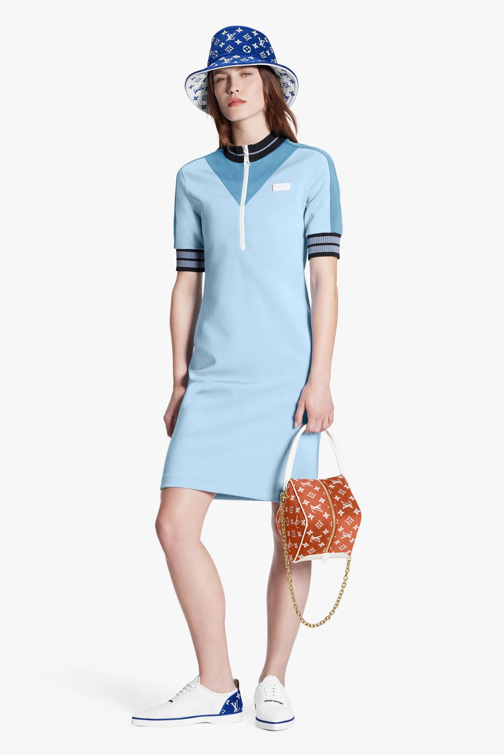 路易威登-Women_LVSet_FW22_LOOK06_VISUAL4-scaled-1.jpg