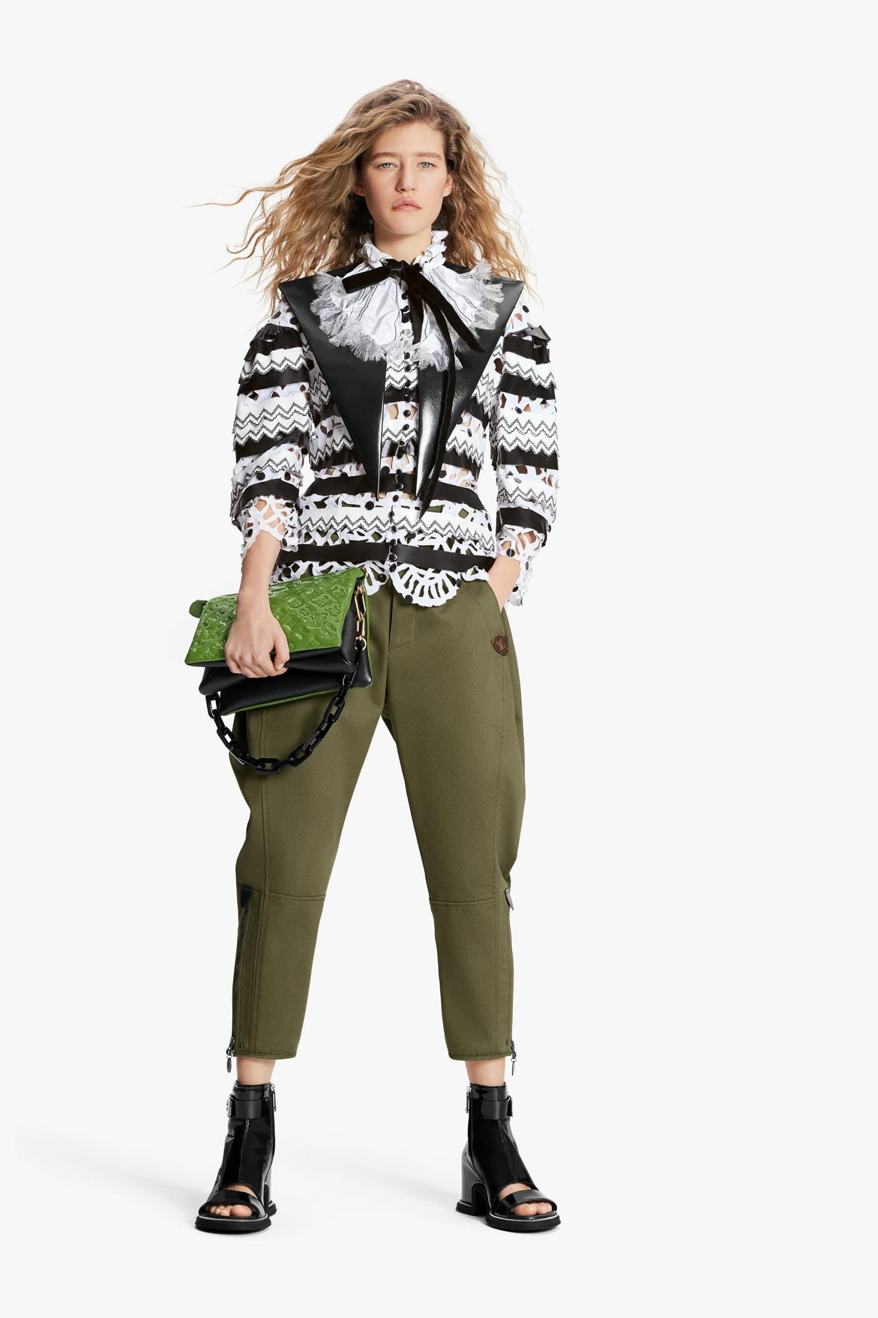 路易威登-Women_Show_SS22_Act1_LOOK15_VISUAL4-2-scaled-1.jpg