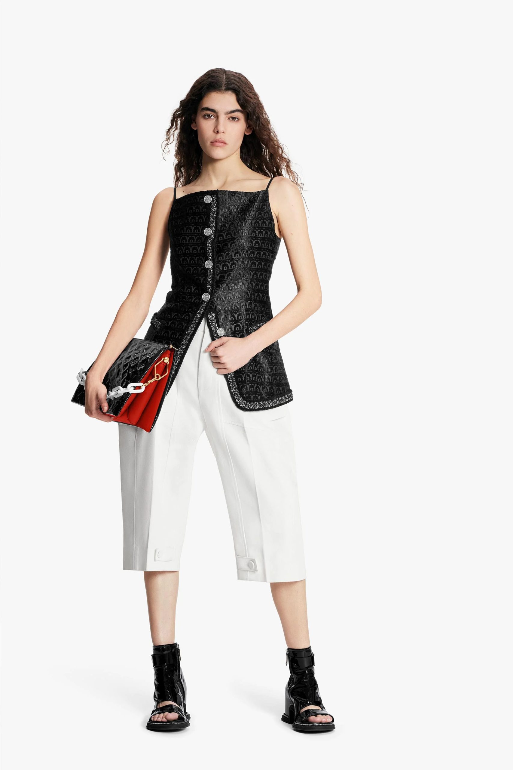 路易威登-Women_Show_SS22_Act1_LOOK17_VISUAL4-2-scaled-1.jpg