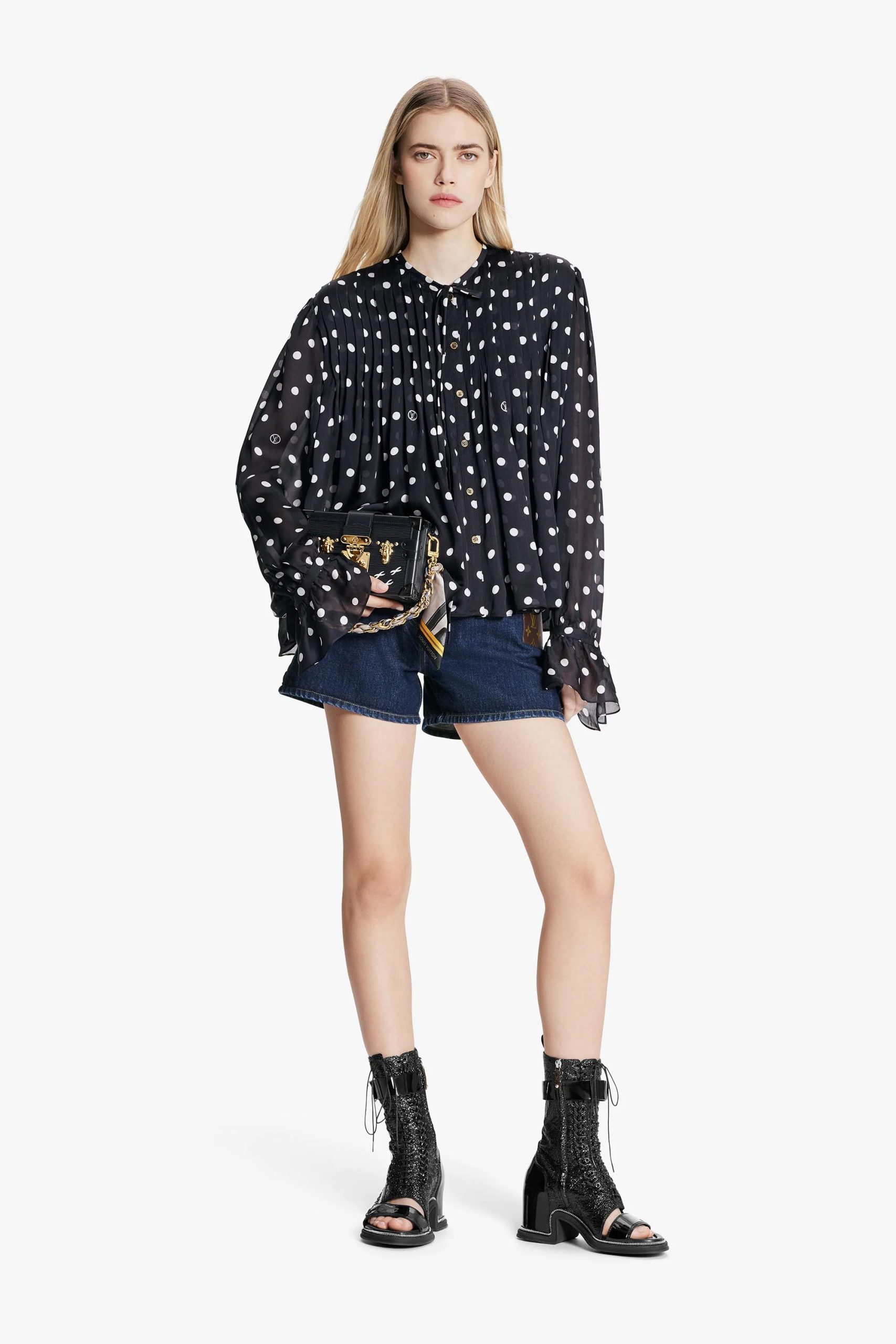 路易威登-Women_Show_SS22_Act1_LOOK31_VISUAL4-scaled-1.jpg