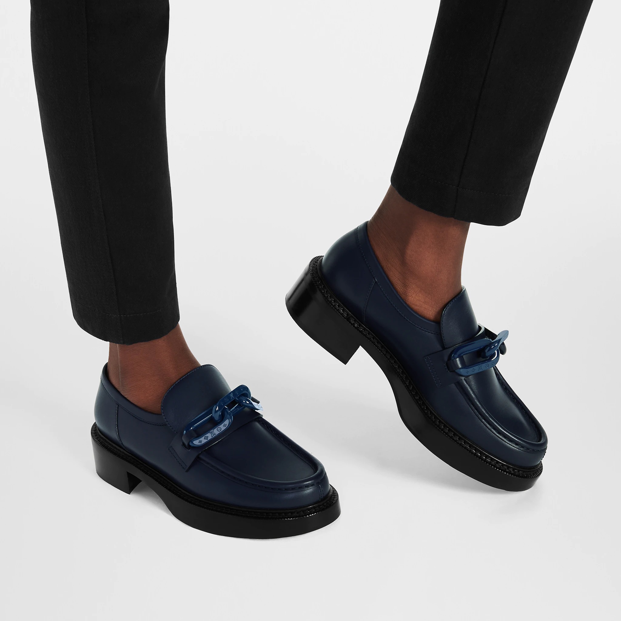 路易威登-academy-乐福鞋-鞋履系列-AMAL1BPC22_PM1_Worn-view.jpg