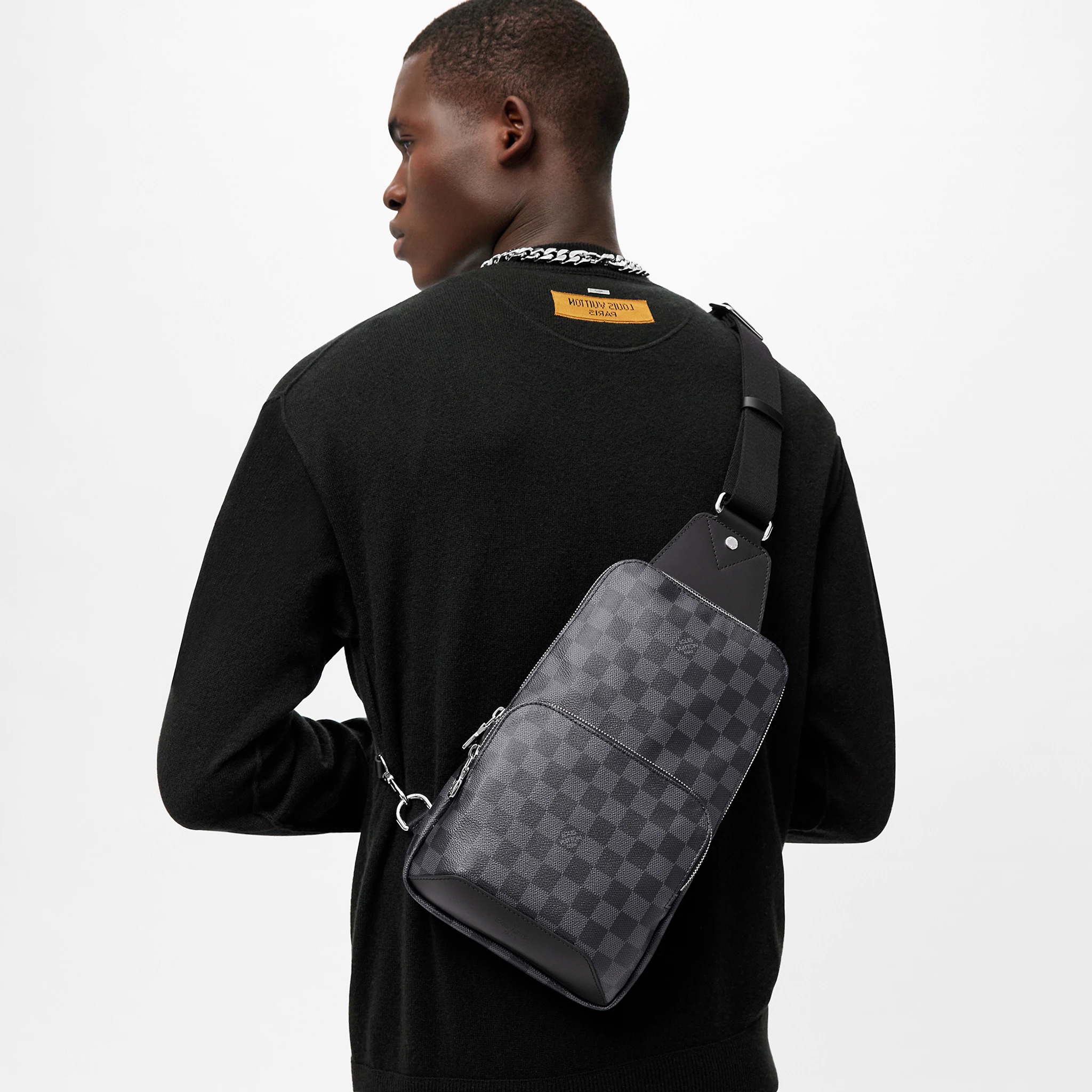 路易威登-avenue-单肩包-damier-graphite-时尚包袋-N41719_PM1_Worn-view.jpg