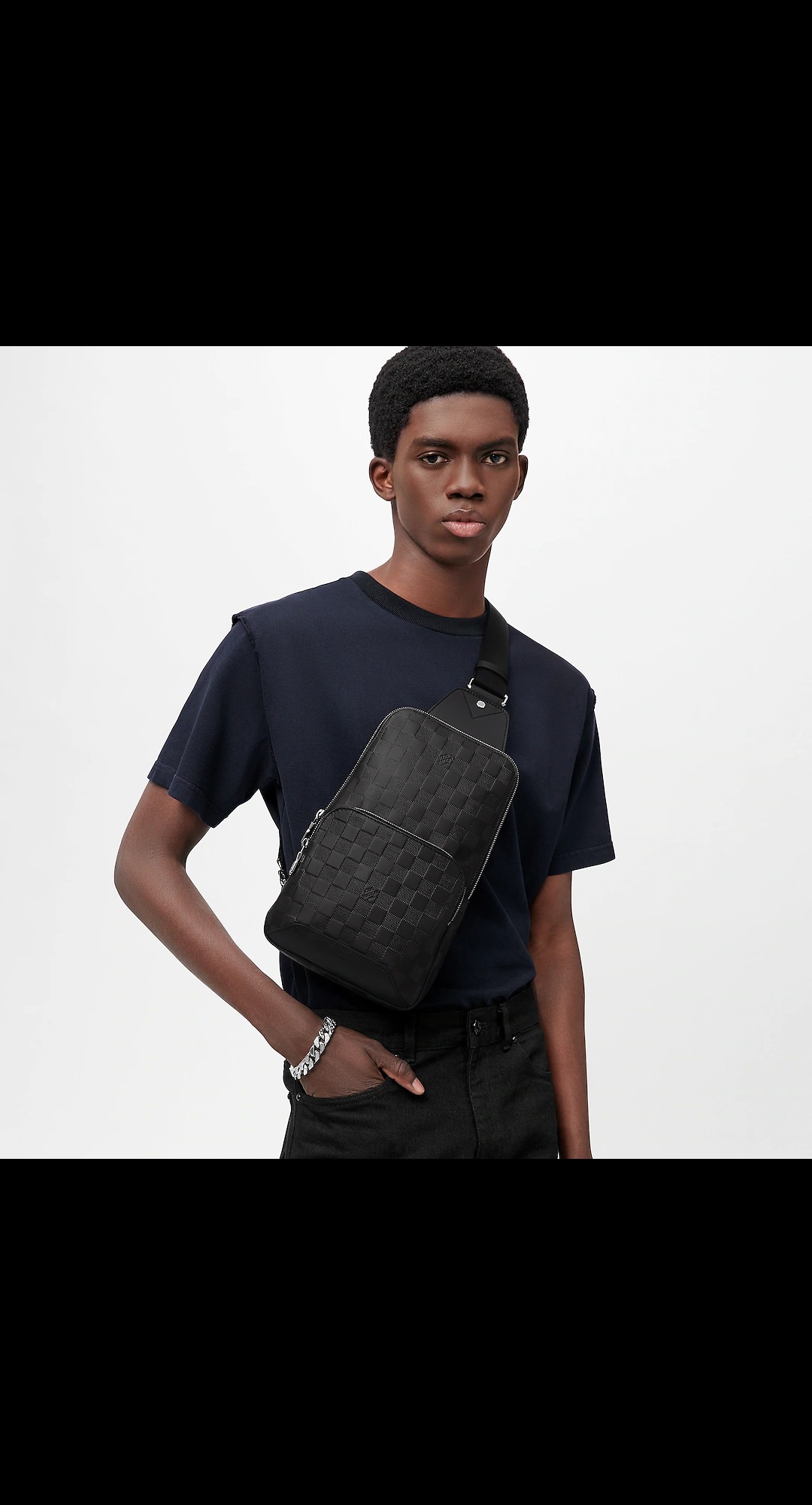 路易威登-avenue-单肩包-damier-infini-时尚包袋-N41720_PM1_Ambiance-view.jpg