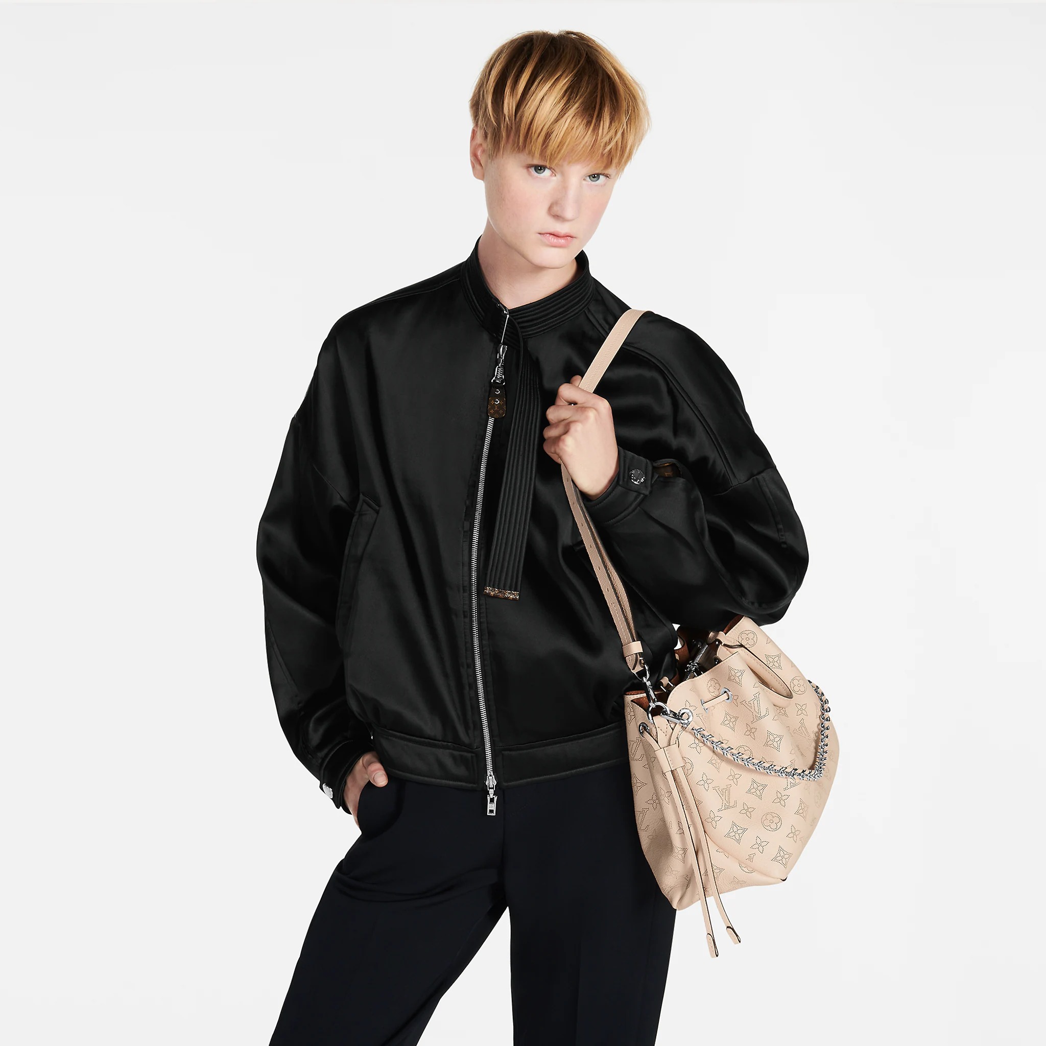 路易威登-bella-tote-手袋-mahina-时尚手袋-M59203_PM1_Worn-view.jpg