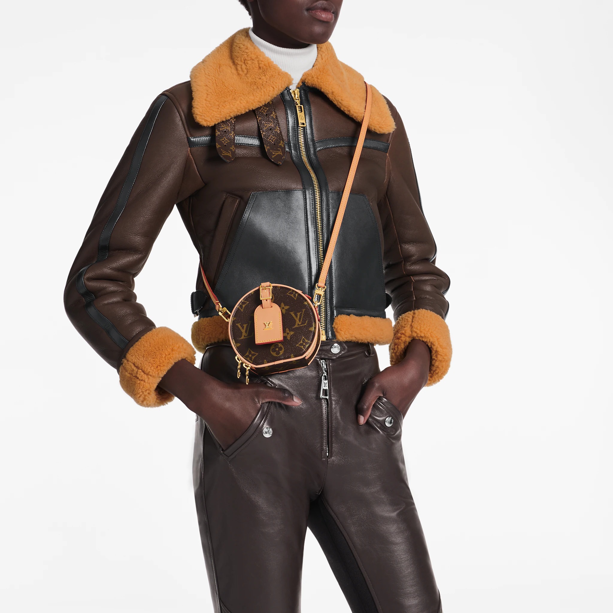 路易威登-boite-chapeau-迷你包-monogram-小型皮具-M44699_PM1_Worn-view.jpg