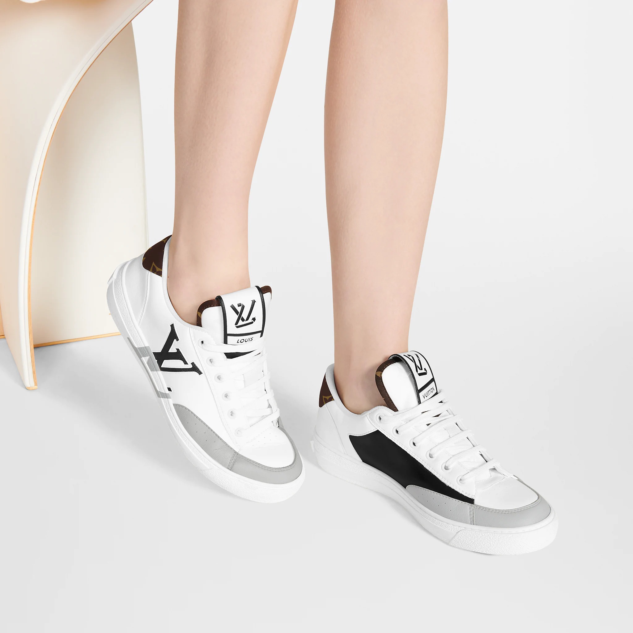 路易威登-charlie-运动鞋-鞋履系列-AM4U3AMI33_PM1_Worn-view.jpg