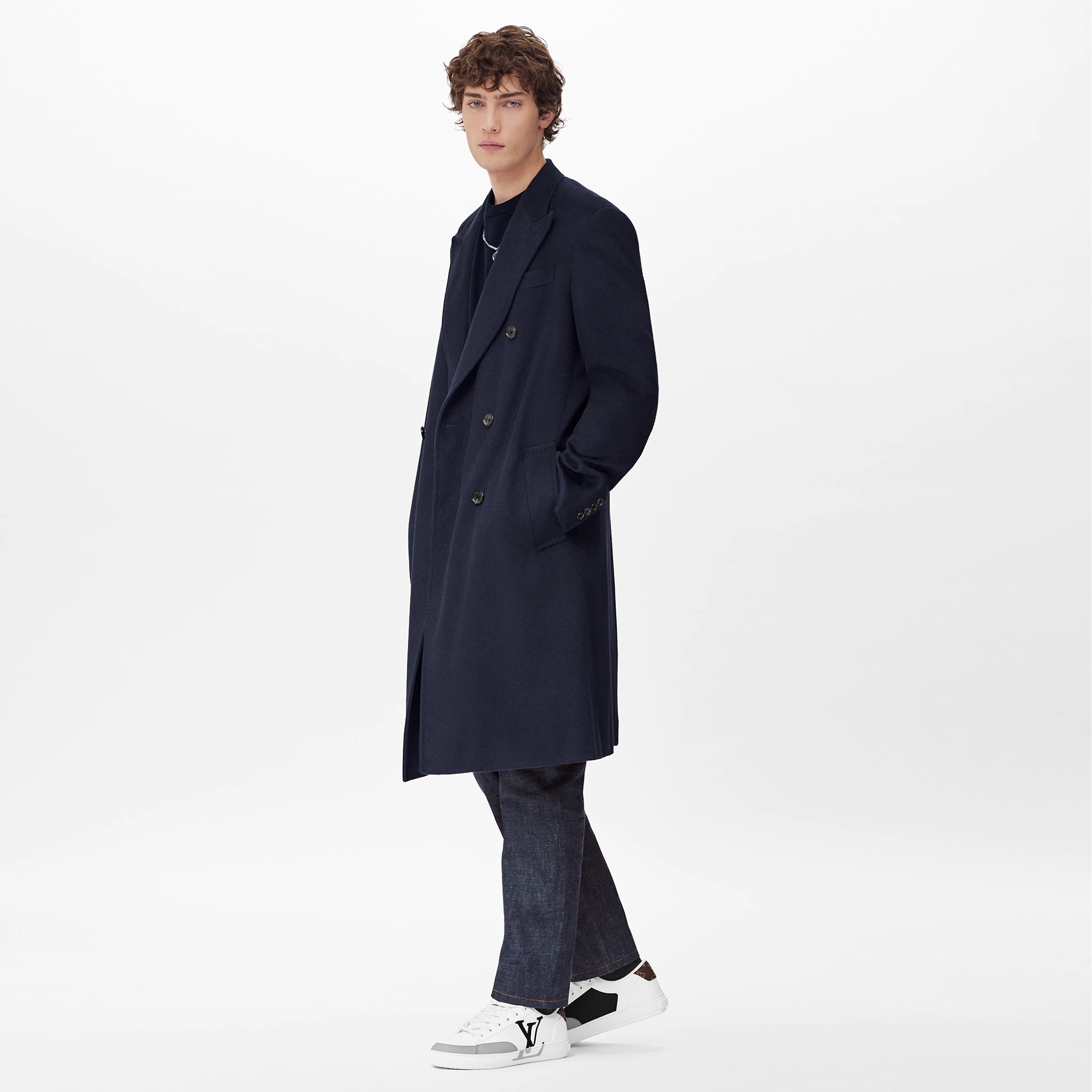 路易威登-charlie-运动鞋-鞋履系列-BM4U3PMI33_PM1_Worn-view.jpg