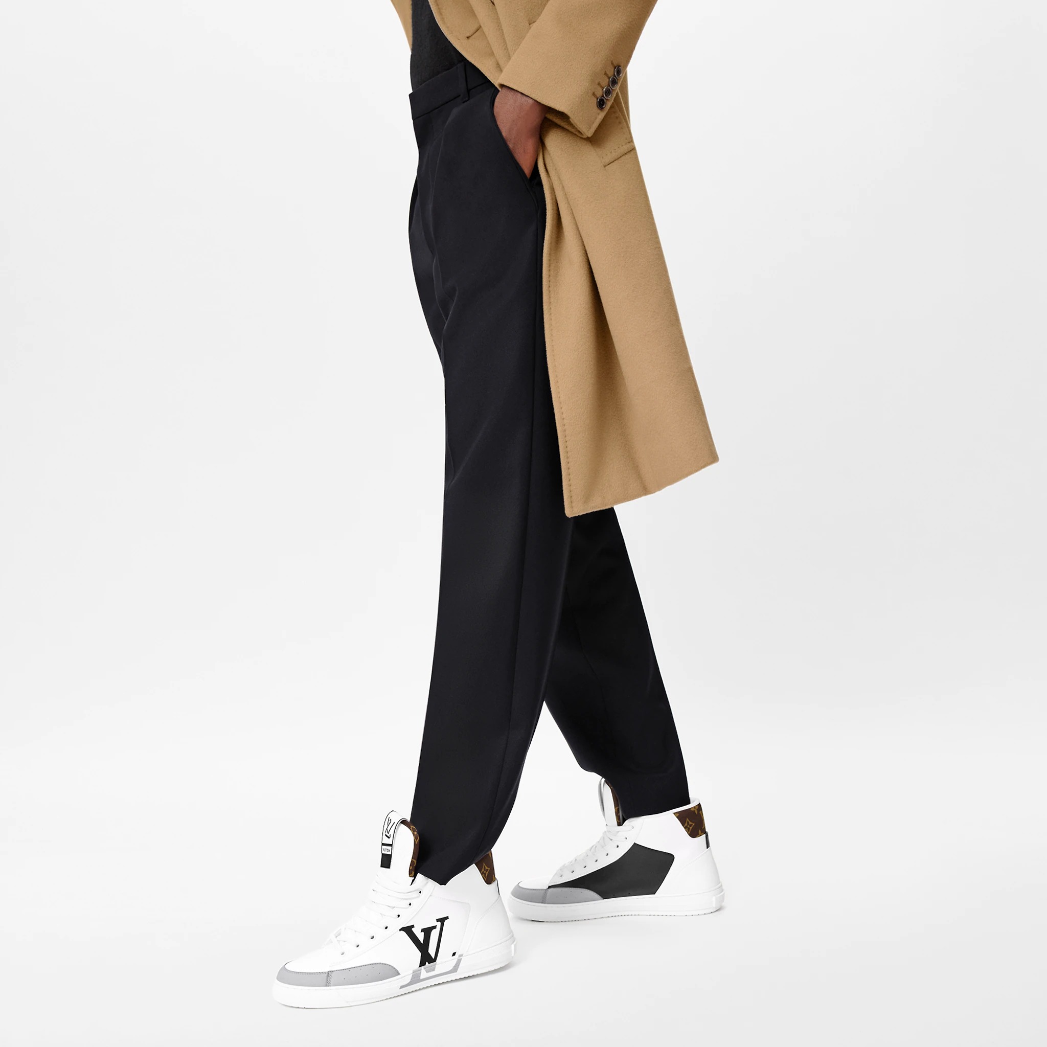 路易威登-charlie-高帮运动鞋-鞋履系列-BM4U4PMI33_PM1_Worn-view.jpg