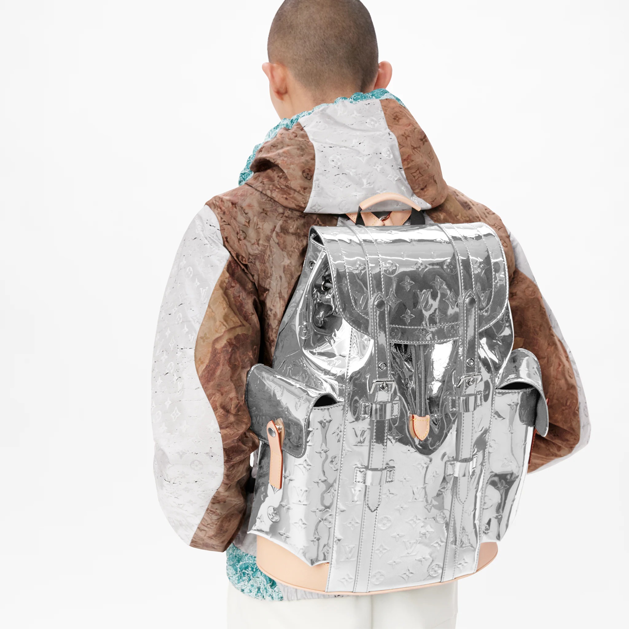 路易威登-christopher-小号双肩包-monogram-other-时尚包袋-M58756_PM1_Worn-view-2.jpg