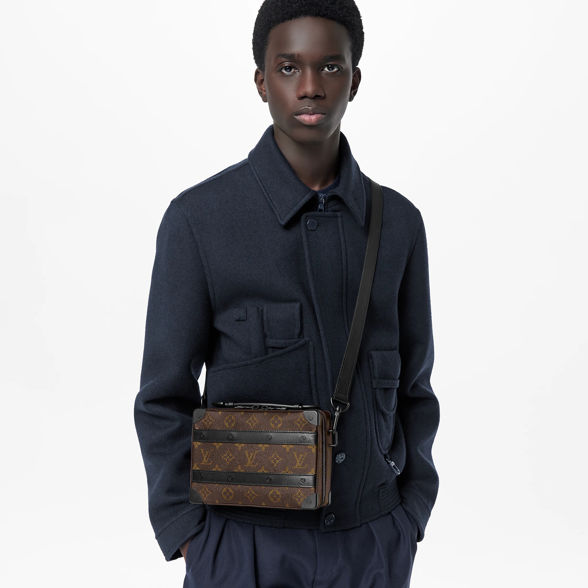 路易威登-handle-soft-trunk-手袋-monogram-macassar-时尚包袋-M45935_PM1_Worn-view-2.jpg