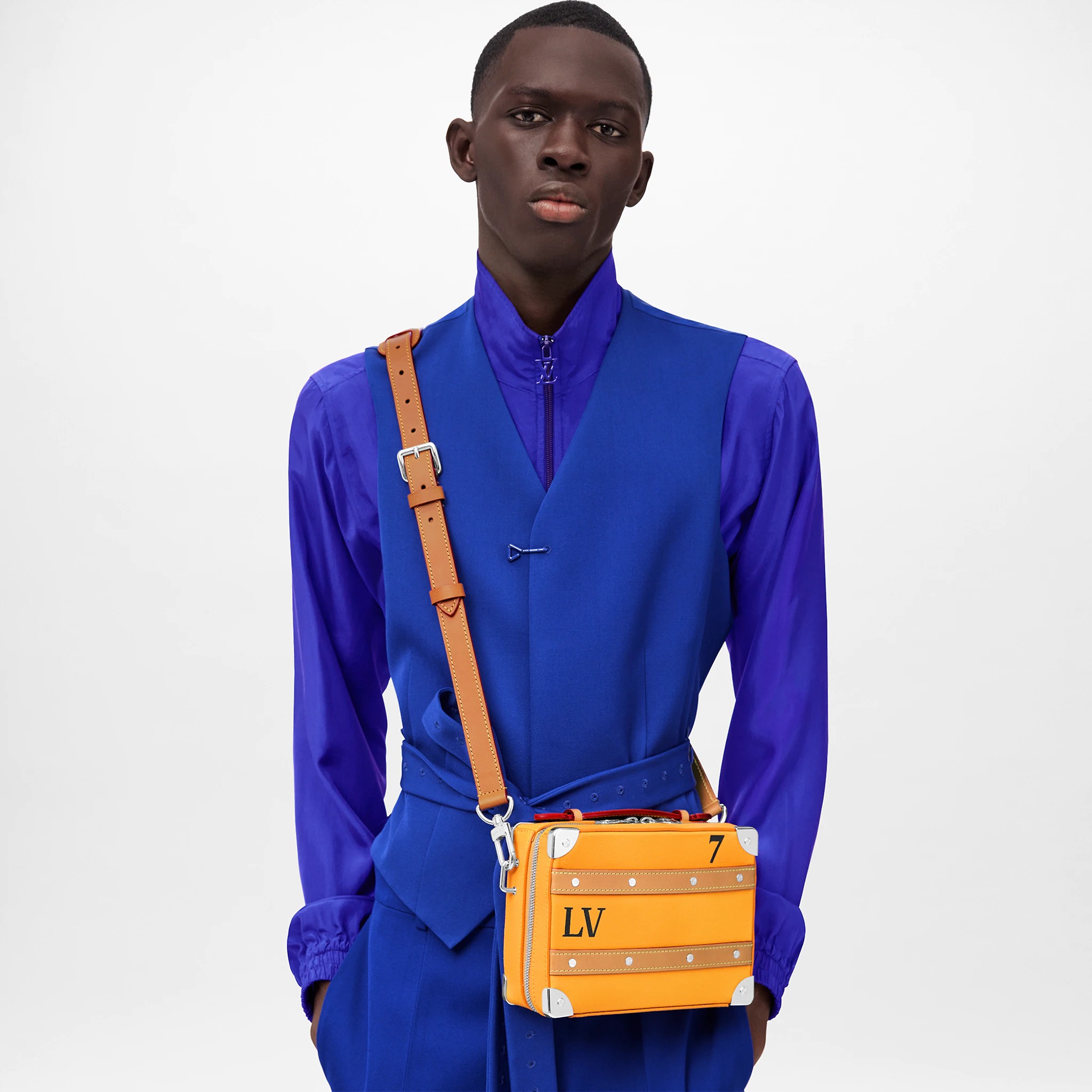路易威登-handle-soft-trunk-手袋-other-leathers-时尚包袋-M59669_PM1_Worn-view-2.jpg