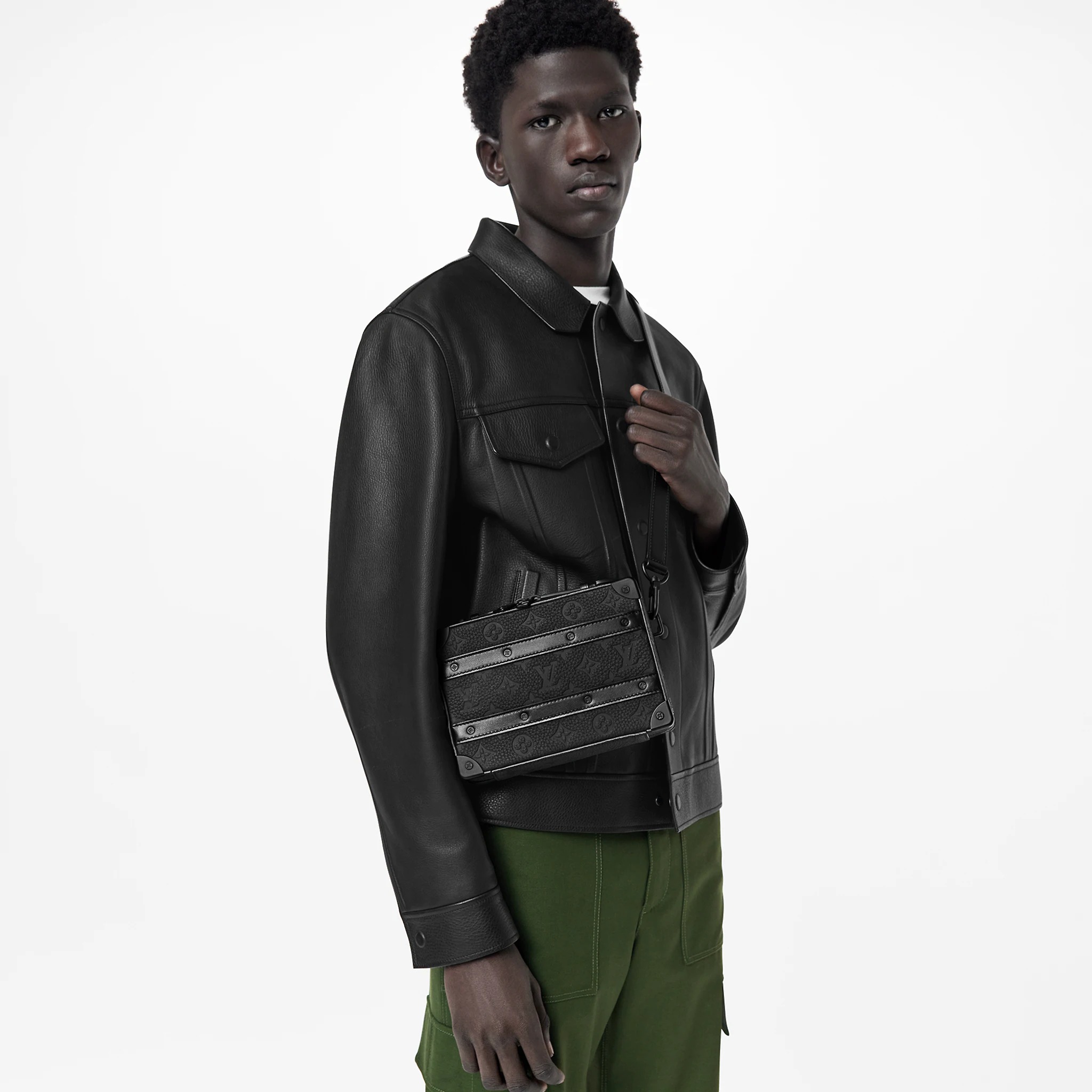 路易威登-handle-soft-trunk-手袋-taurillon-monogram-时尚包袋-M59163_PM1_Worn-view-2.jpg