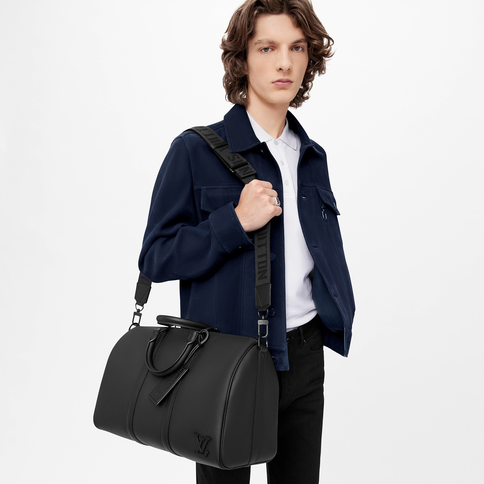 路易威登-keepall-bandouliere-40-旅行袋-lv-aerogram-时尚包袋-M57088_PM1_Worn-view.jpg