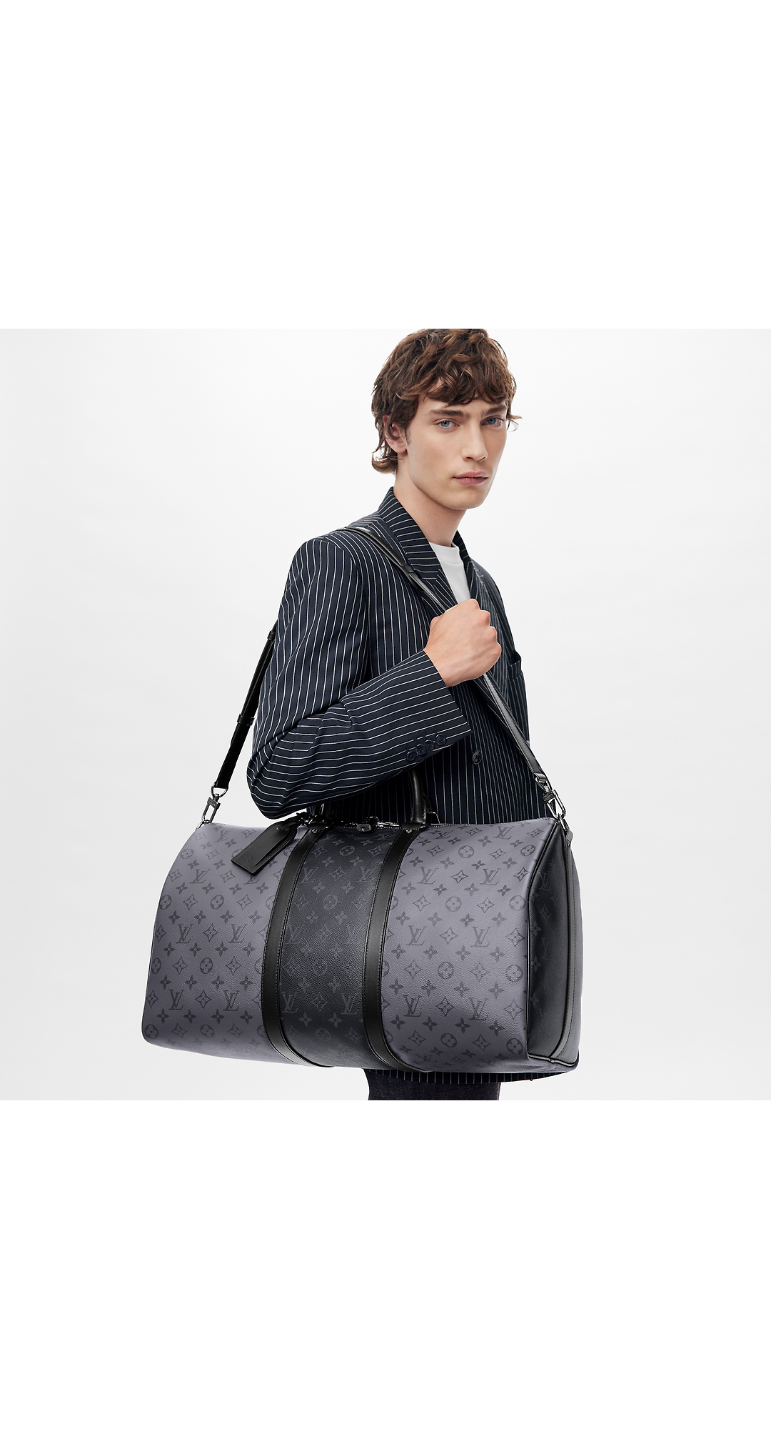 路易威登-keepall-bandouliere-50-旅行袋-monogram-eclipse-旅行用品-M45392_PM1_Ambiance-view.png