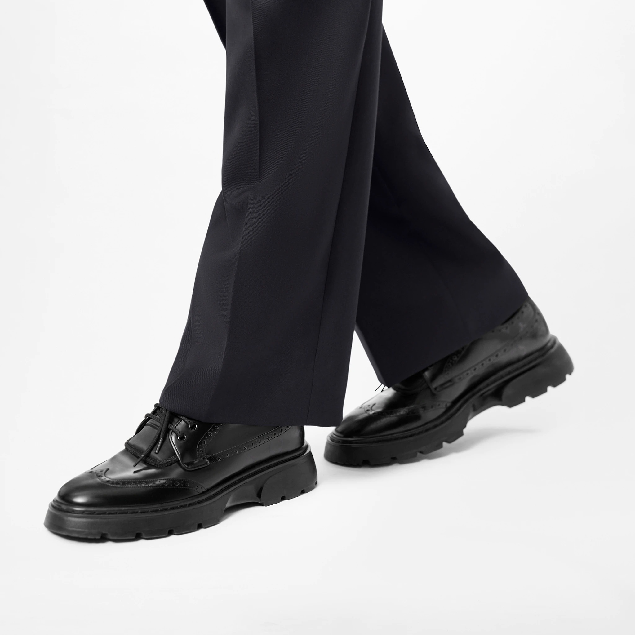 路易威登-lv-bold-系带鞋-鞋履系列-BMEA1XGZ02_PM1_Worn-view.jpg