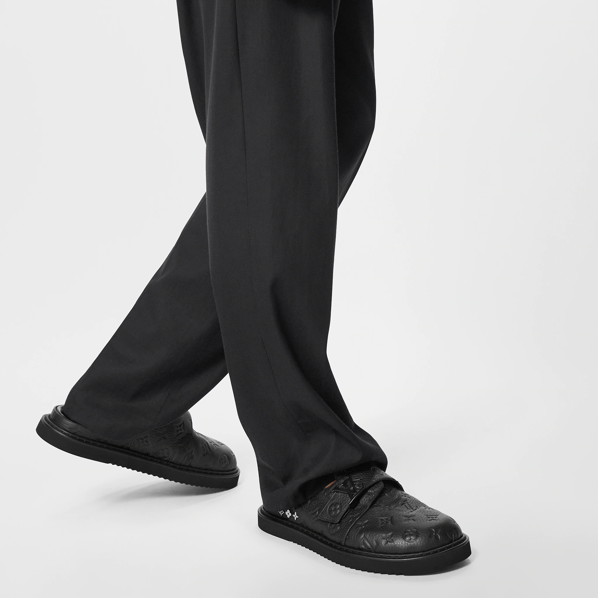 路易威登-lv-easy-凉拖-鞋履系列-BNDH1PGC02_PM1_Worn-view.jpg