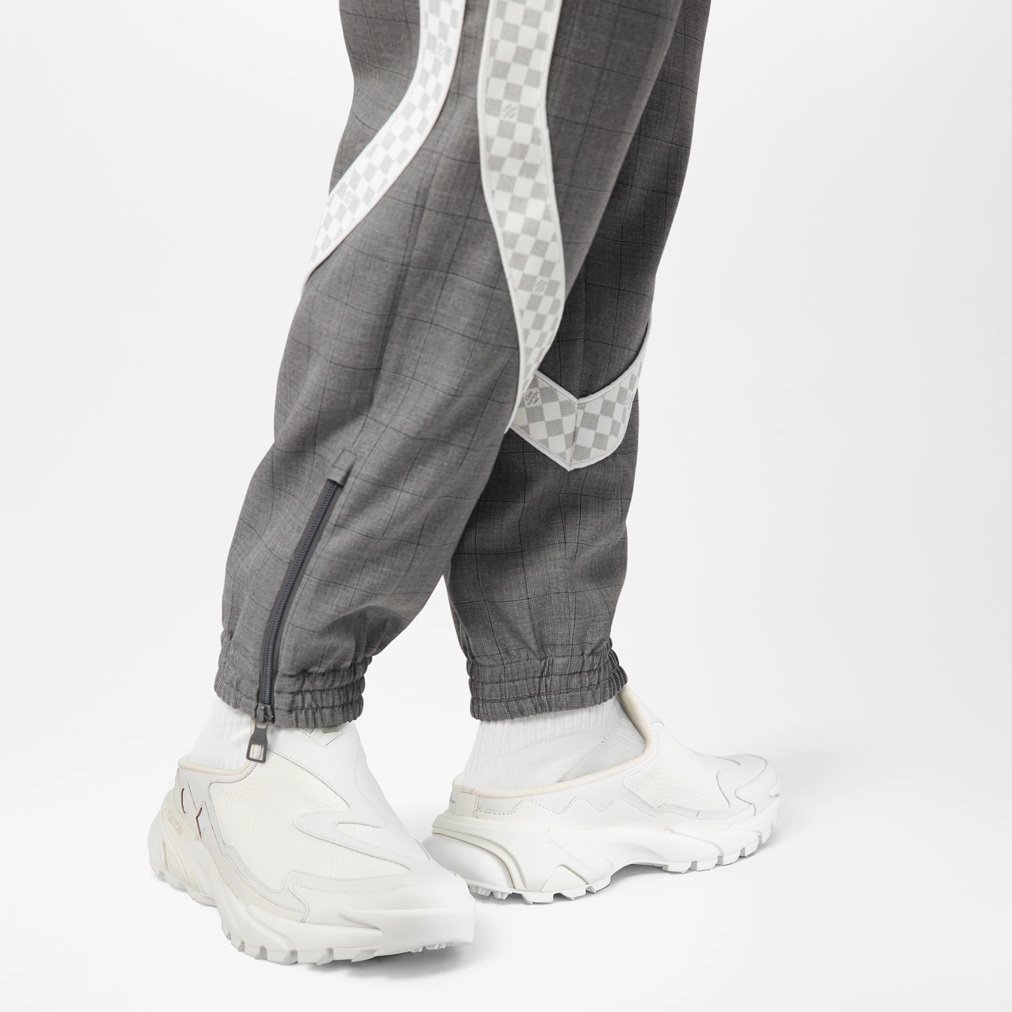 路易威登-lv-runner-tatic-凉拖-鞋履系列-BNIU1PGC01_PM1_Worn-view.jpg