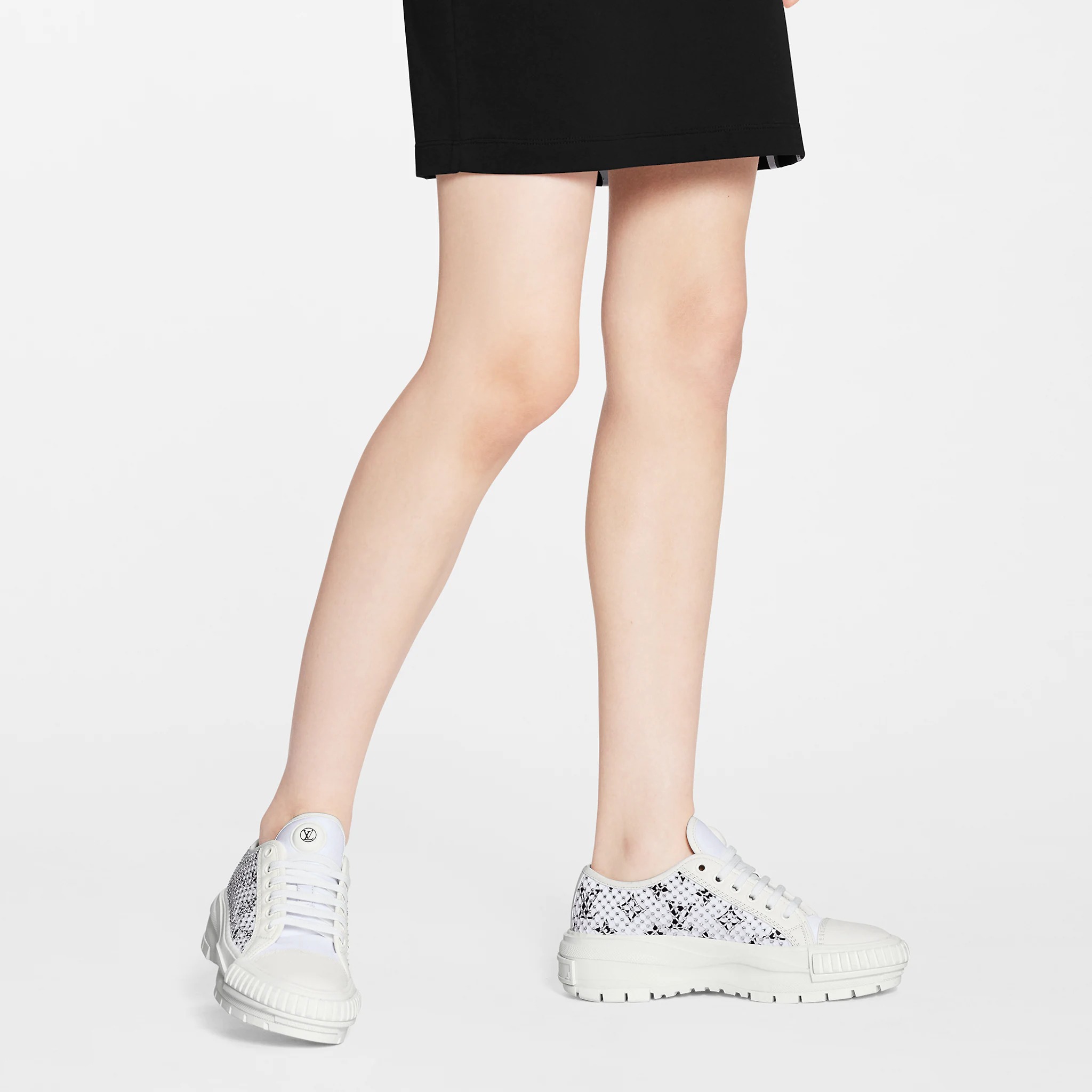 路易威登-lv-squad-运动鞋-鞋履系列-AM6U4AMI04_PM1_Worn-view.jpg