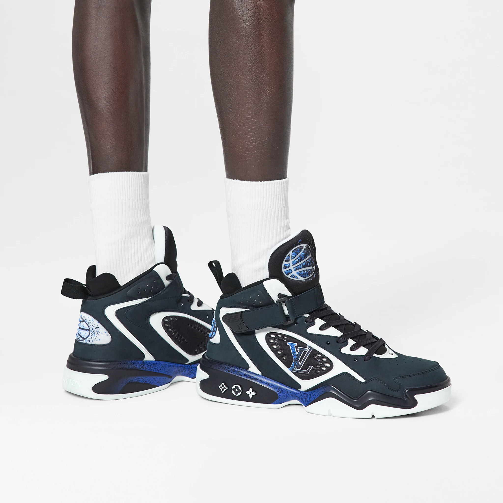 路易威登-lv-trainer-2-运动鞋-鞋履系列-BNMU1PSC02_PM1_Worn-view-1.jpg
