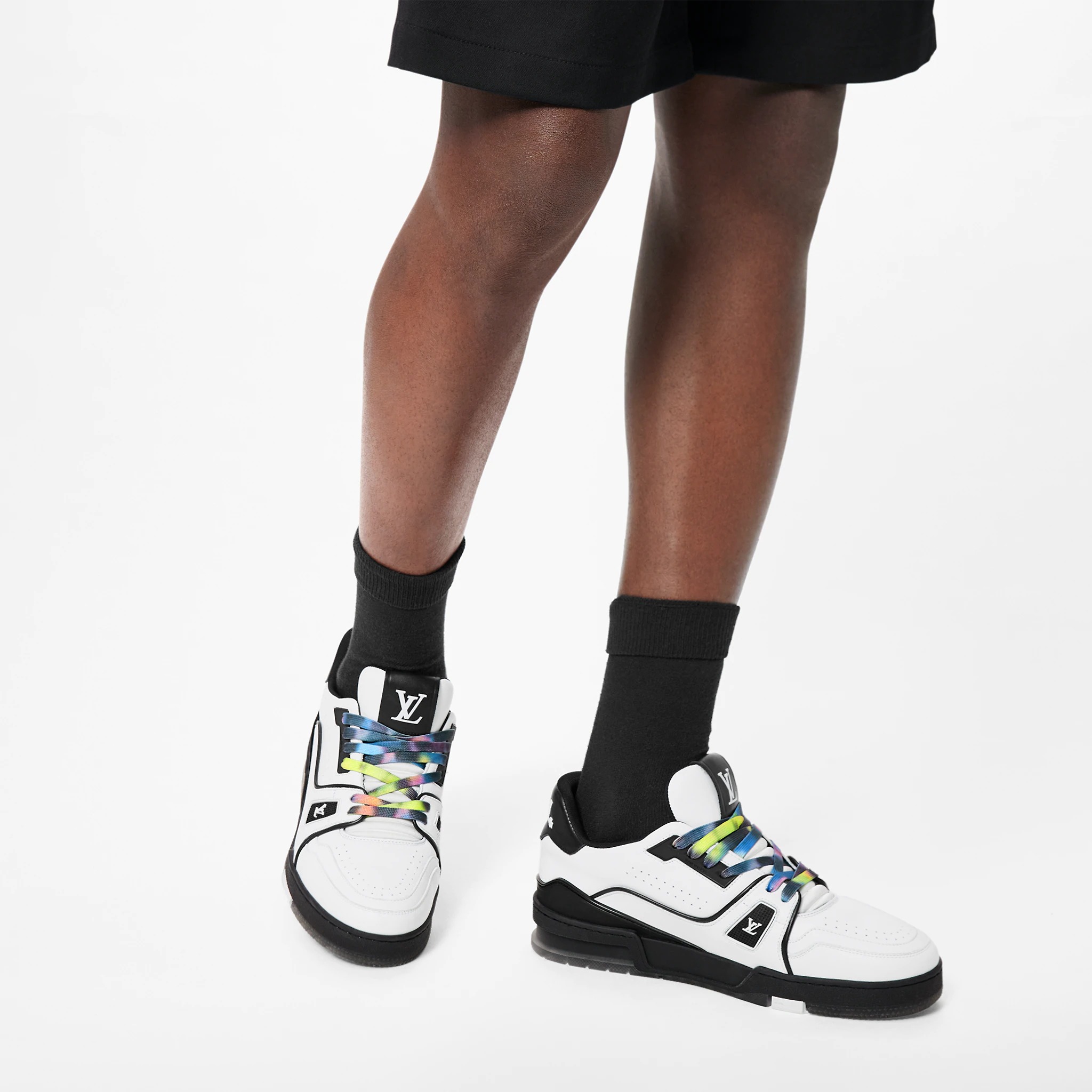 路易威登-lv-trainer-运动鞋-鞋履系列-BL9U3PPCAK_PM1_Worn-view-1.jpg