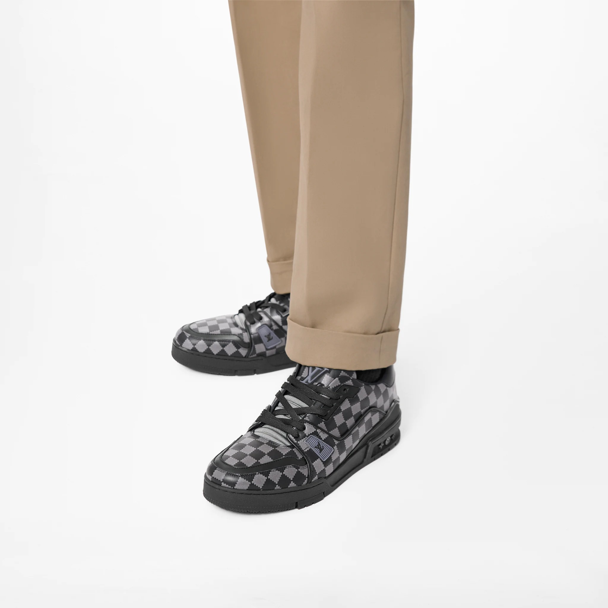 路易威登-lv-trainer-运动鞋-鞋履系列-BM9U1PPC02_PM1_Worn-view.jpg