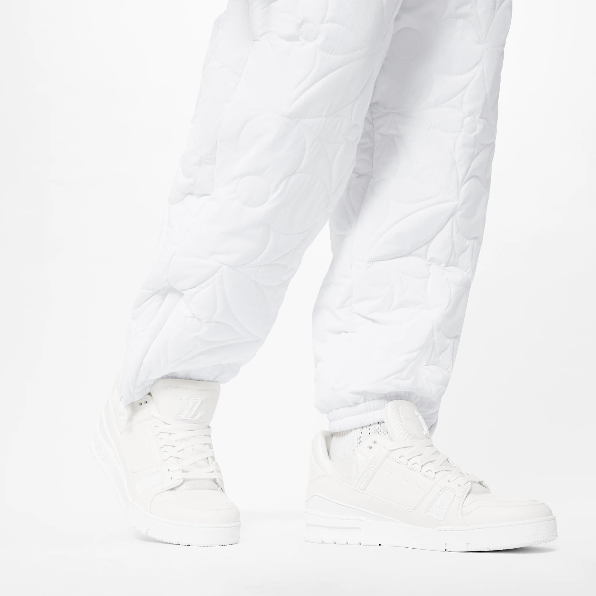 路易威登-lv-trainer-运动鞋-鞋履系列-BM9U2PPC01_PM1_Worn-view-1.jpg