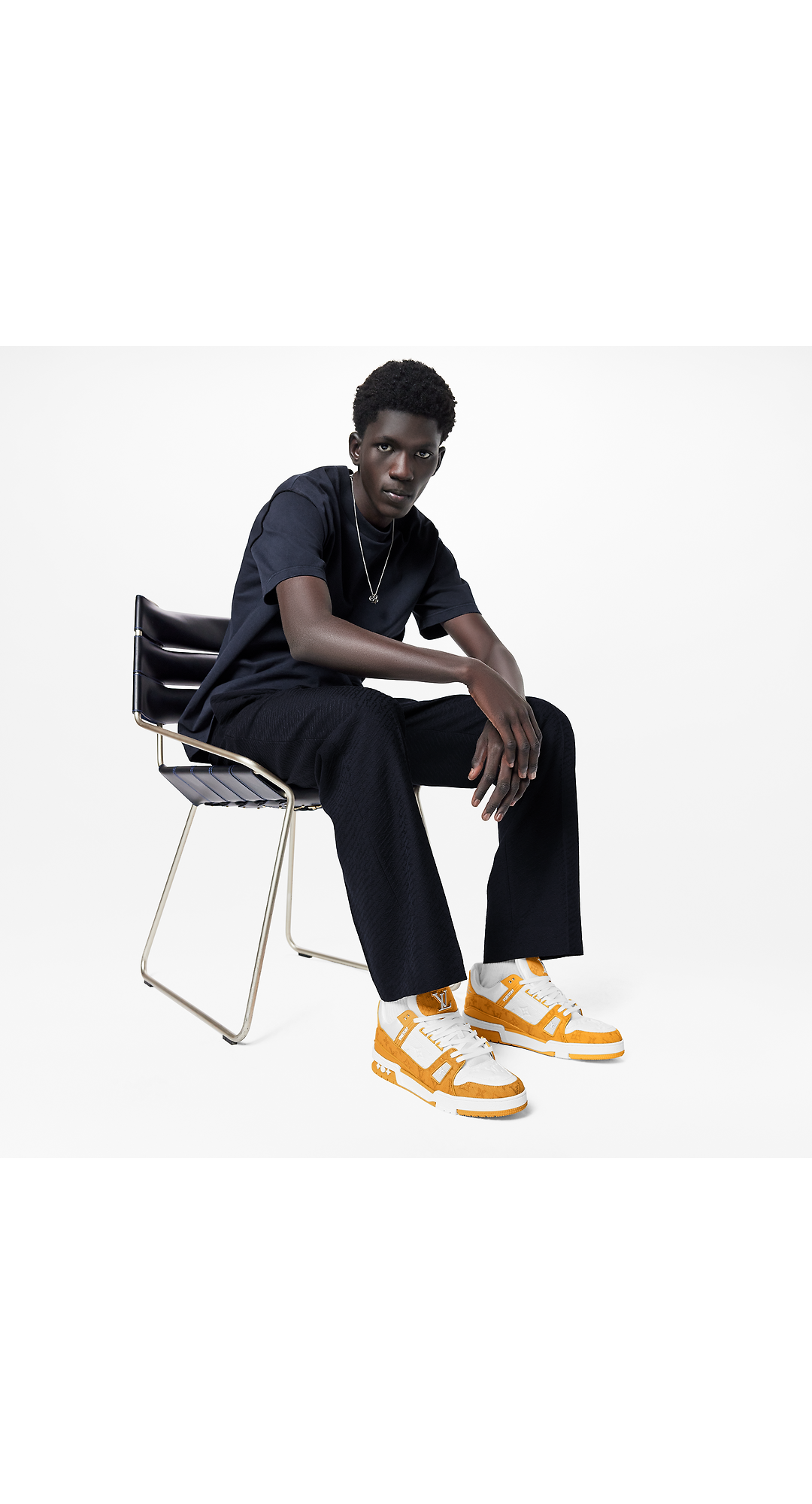 路易威登-lv-trainer-运动鞋-鞋履系列-BM9U5PMI52_PM1_Ambiance-view.png