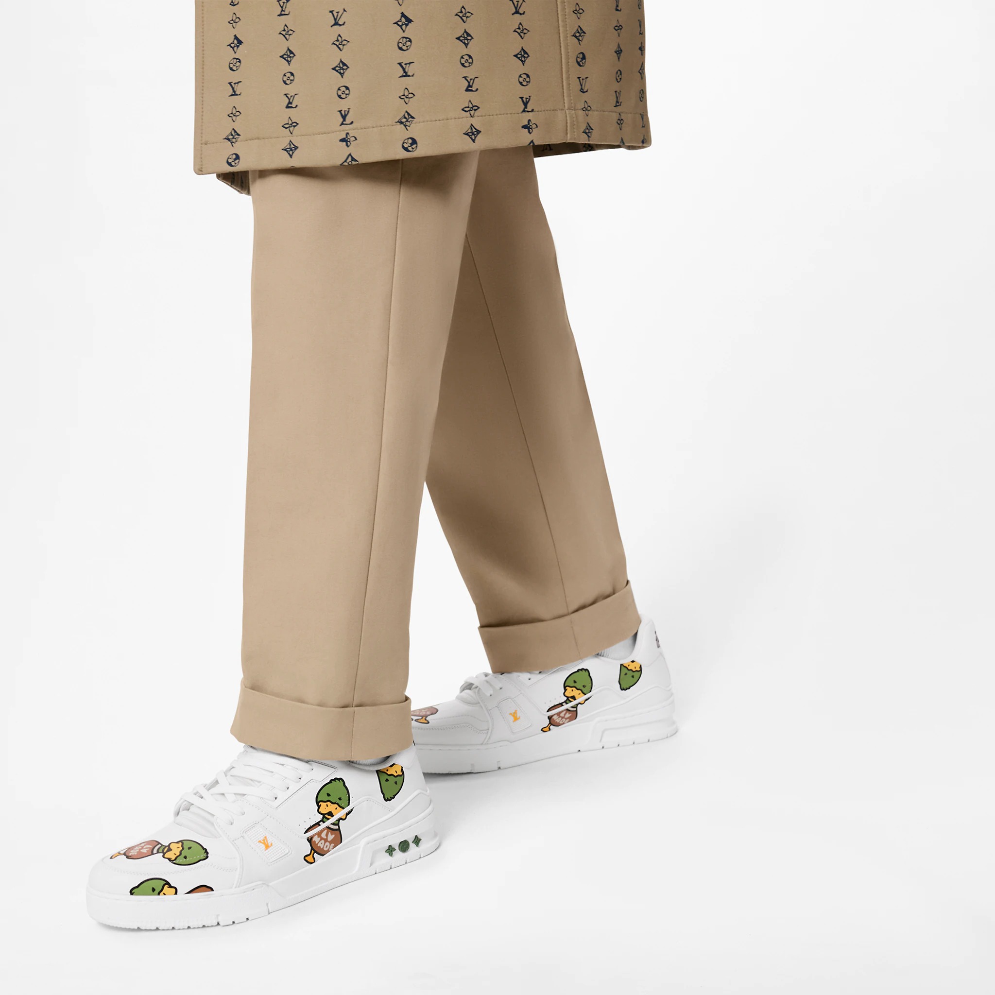 路易威登-lv-trainer-运动鞋-鞋履系列-BM9U5PPC01_PM1_Worn-view.jpg