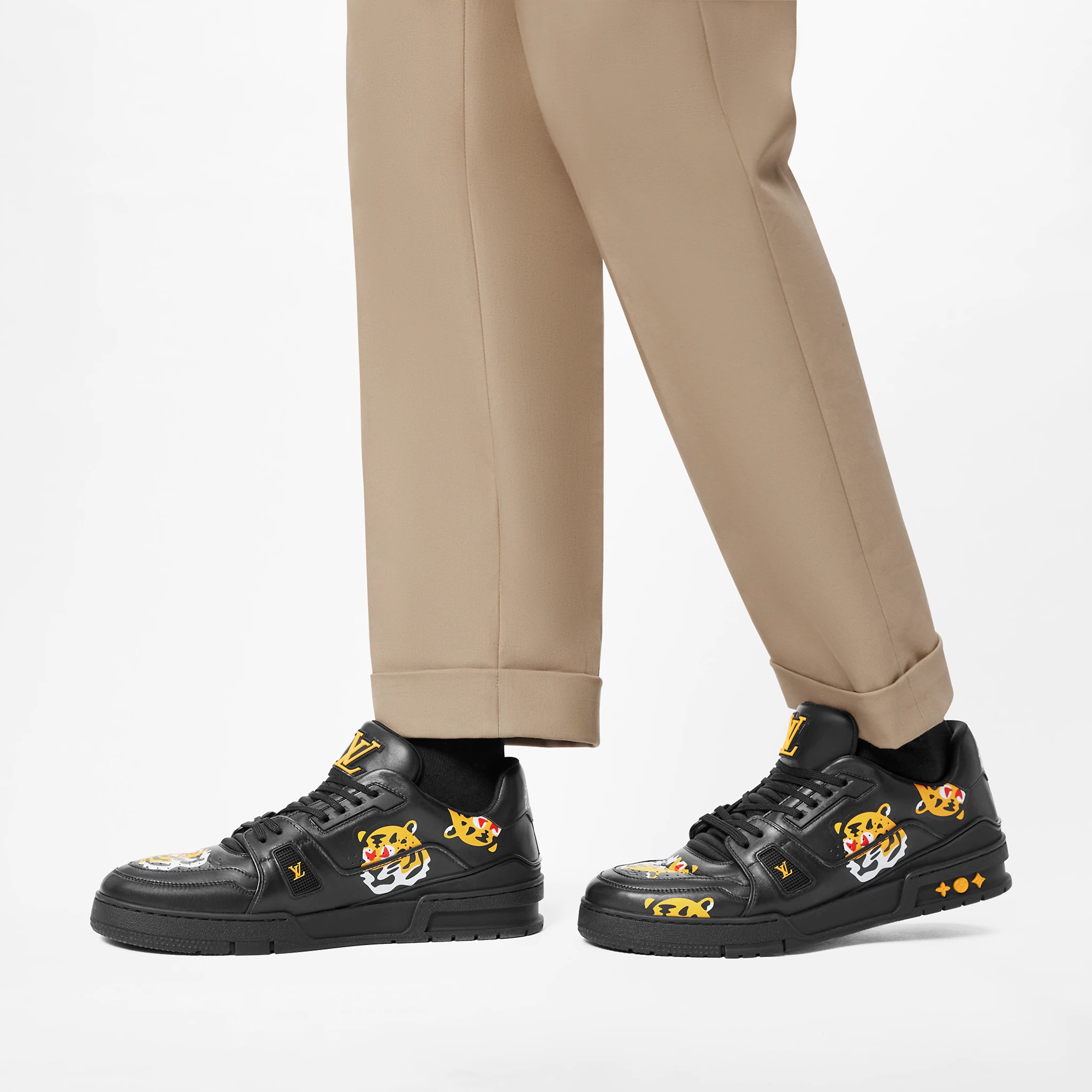 路易威登-lv-trainer-运动鞋-鞋履系列-BM9U6PPC02_PM1_Worn-view-1.jpg