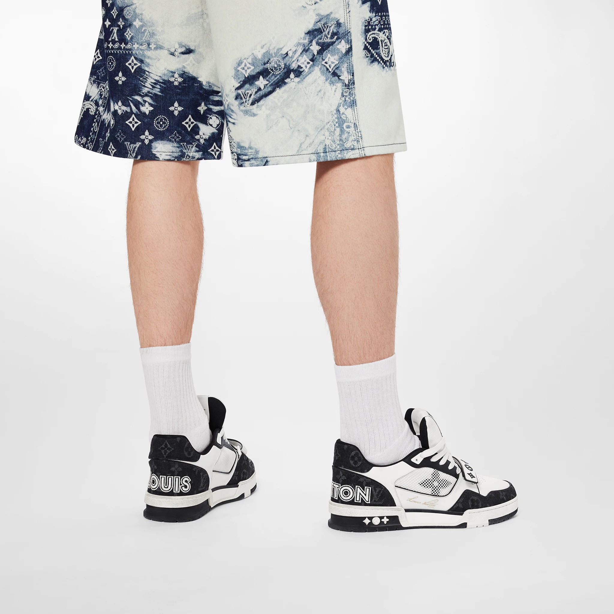 路易威登-lv-trainer-运动鞋-鞋履系列-BN9U1PDN02_PM1_Worn-view-1.jpg