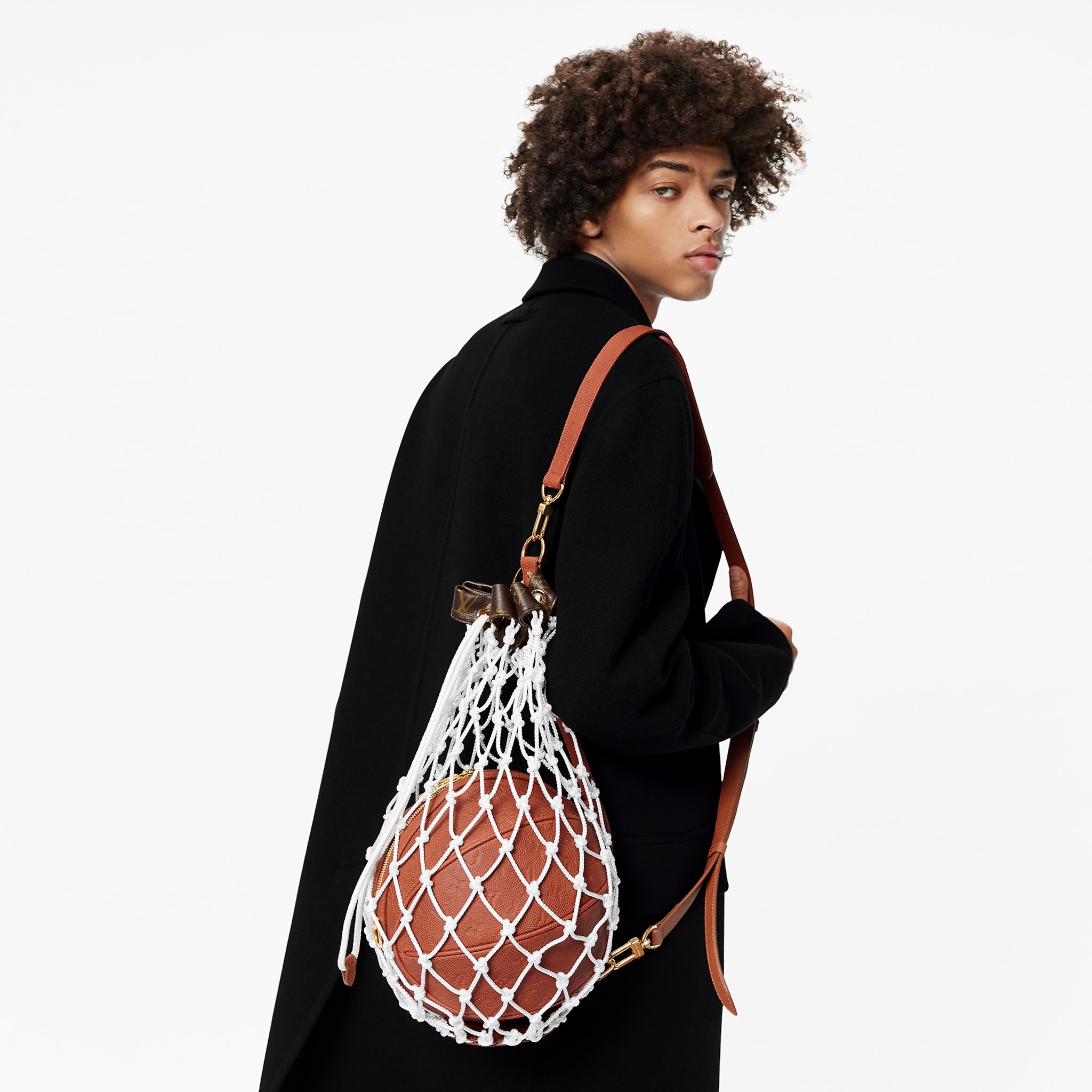 路易威登-lvxnba-ball-in-basket-手袋-时尚包袋-M57974_PM1_Worn-view.jpg