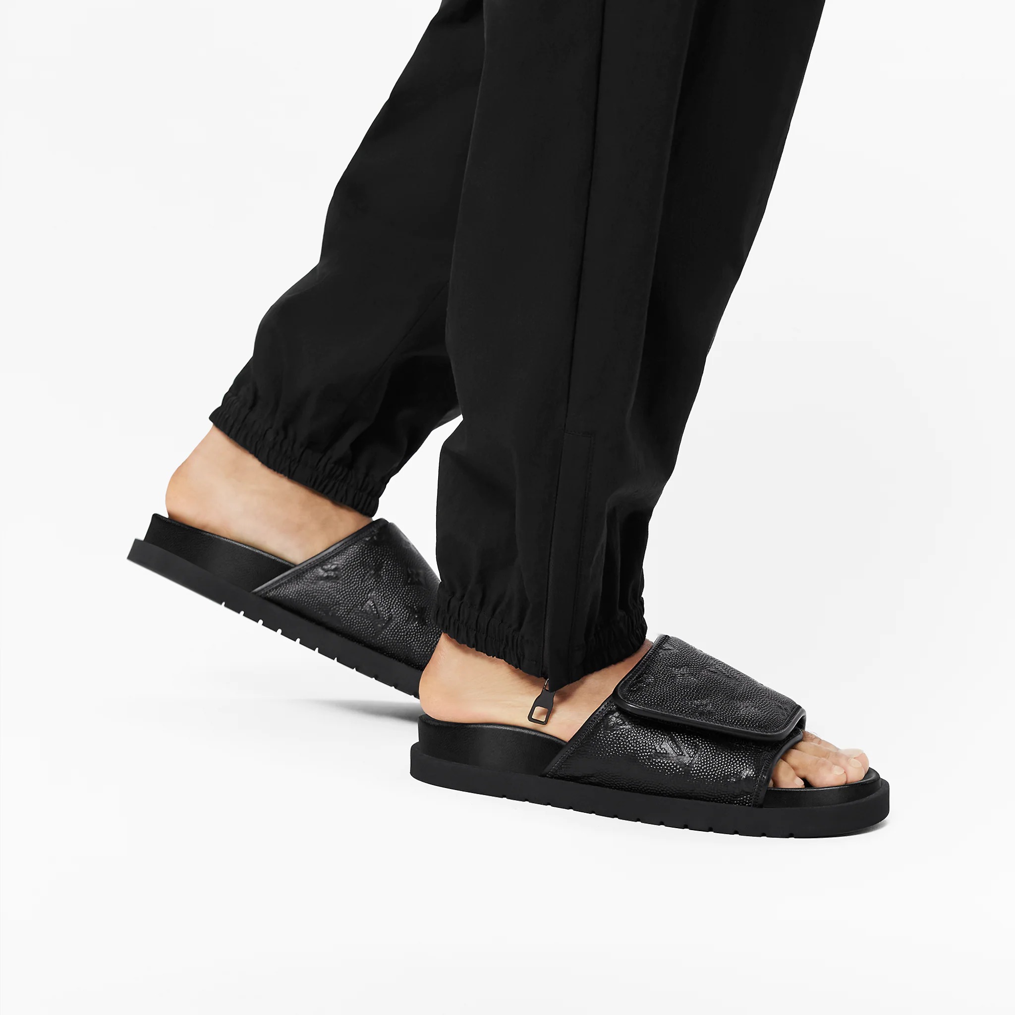 路易威登-lvxnba-miami-凉拖-鞋履系列-BLFH1PGC02_PM1_Worn-view.jpg