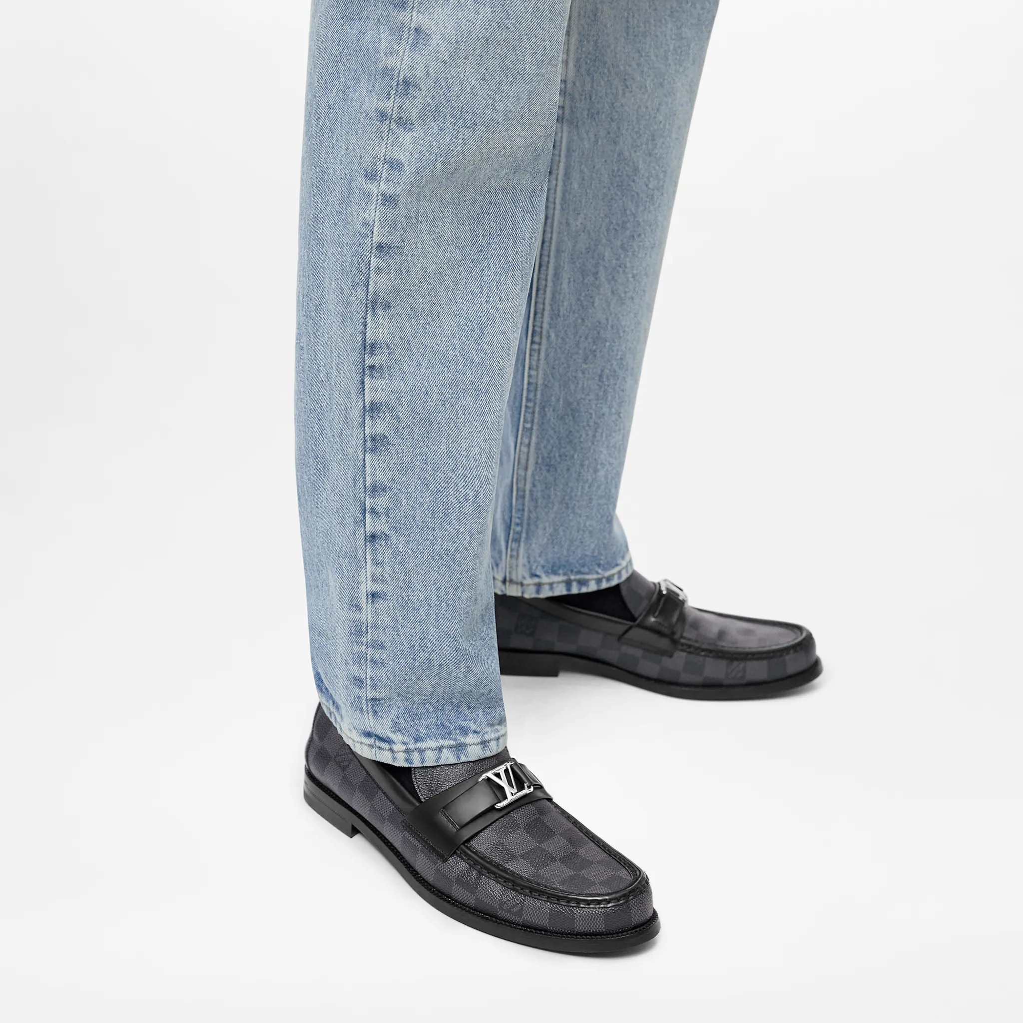 路易威登-major-乐福鞋-鞋履系列-BGEL1XDMGR_PM1_Worn-view.jpg