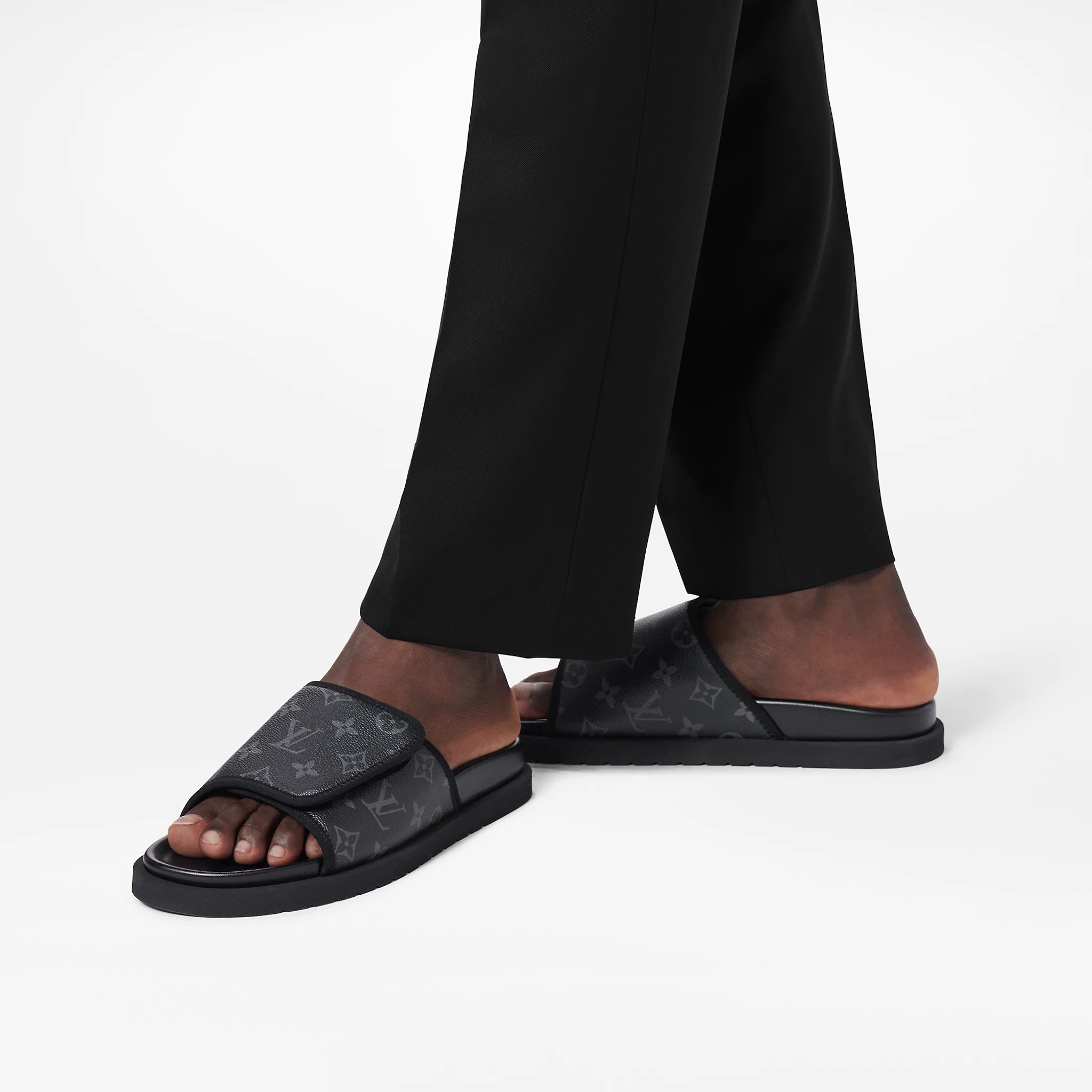 路易威登-miami-凉拖-鞋履系列-BNFH1PMOEC_PM1_Worn-view.jpg