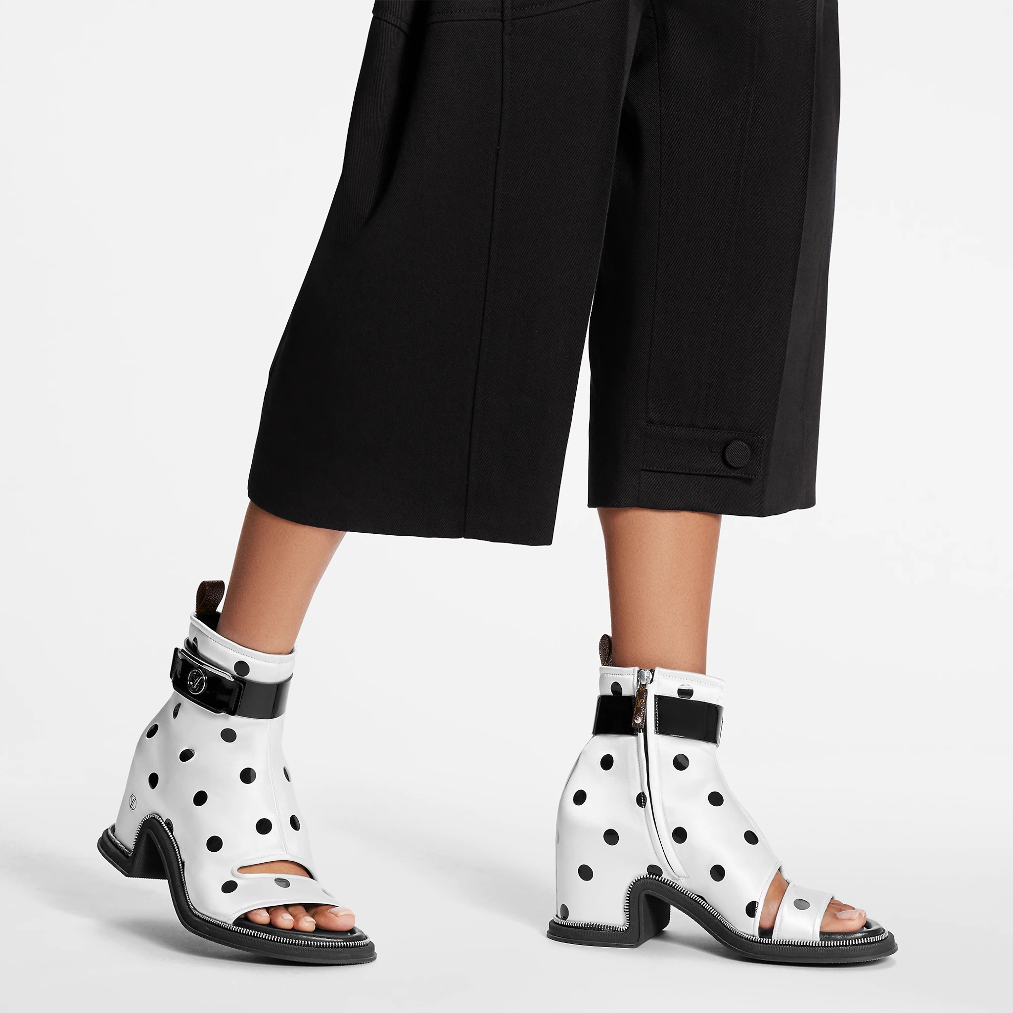 路易威登-moonlight-及踝靴-鞋履系列-AM5Q5ESSAK_PM1_Worn-view.jpg