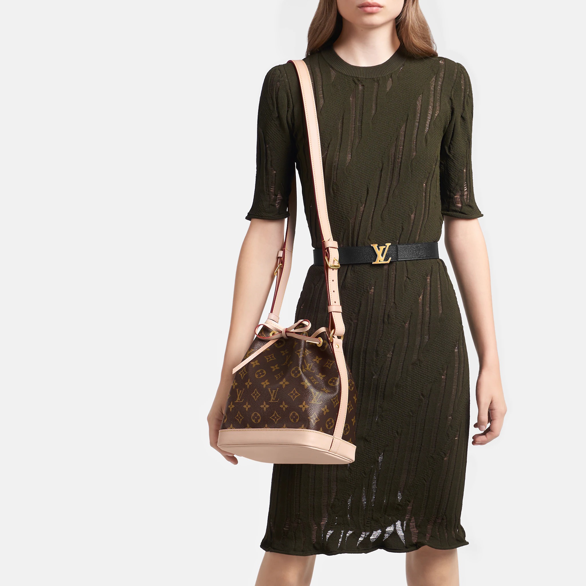 路易威登-noe-bb-手袋-monogram-时尚手袋-M40817_PM1_Worn-view.jpg