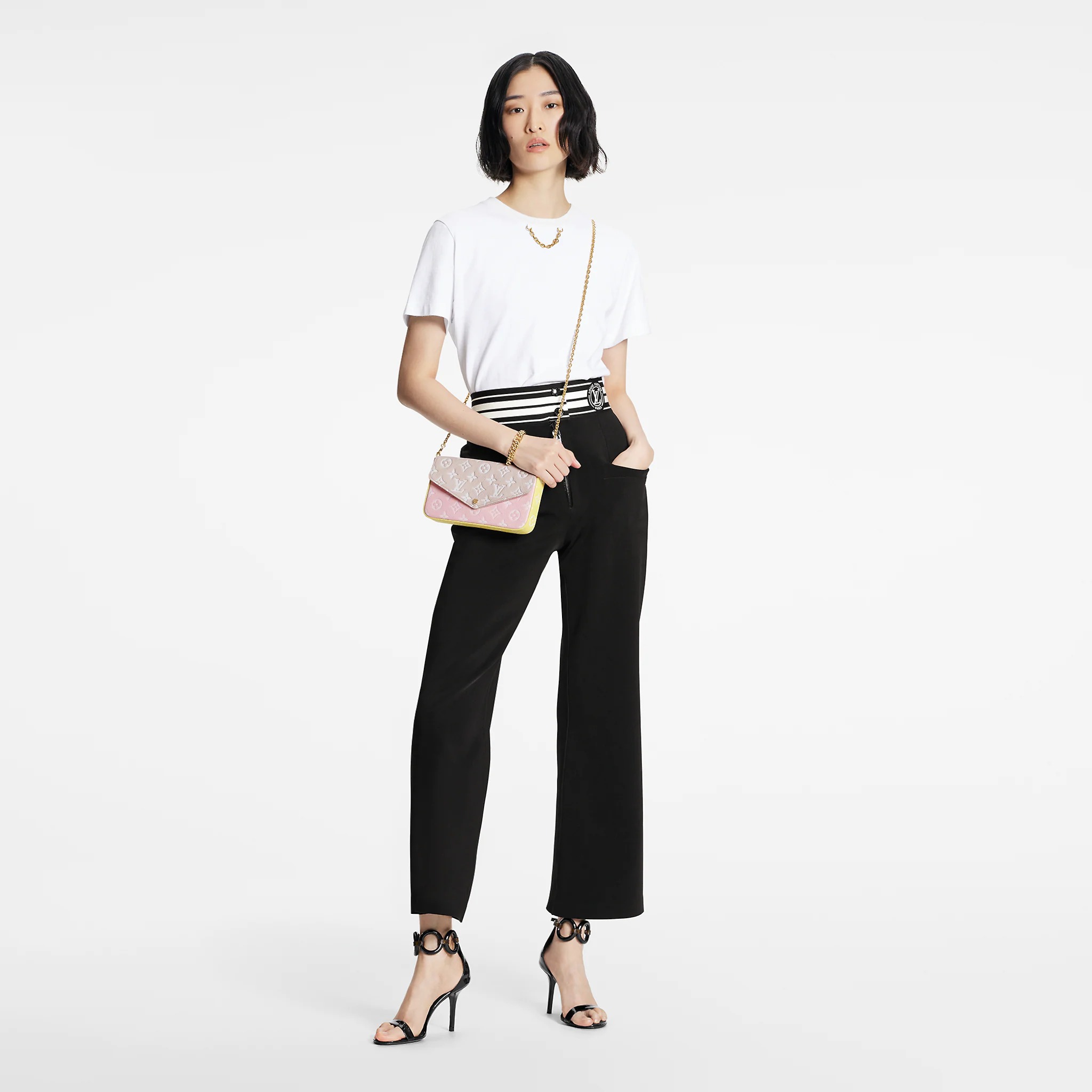 路易威登-pochette-felicie-链条包-monogram-empreinte-小型皮具-M81359_PM1_Worn-view-2.jpg