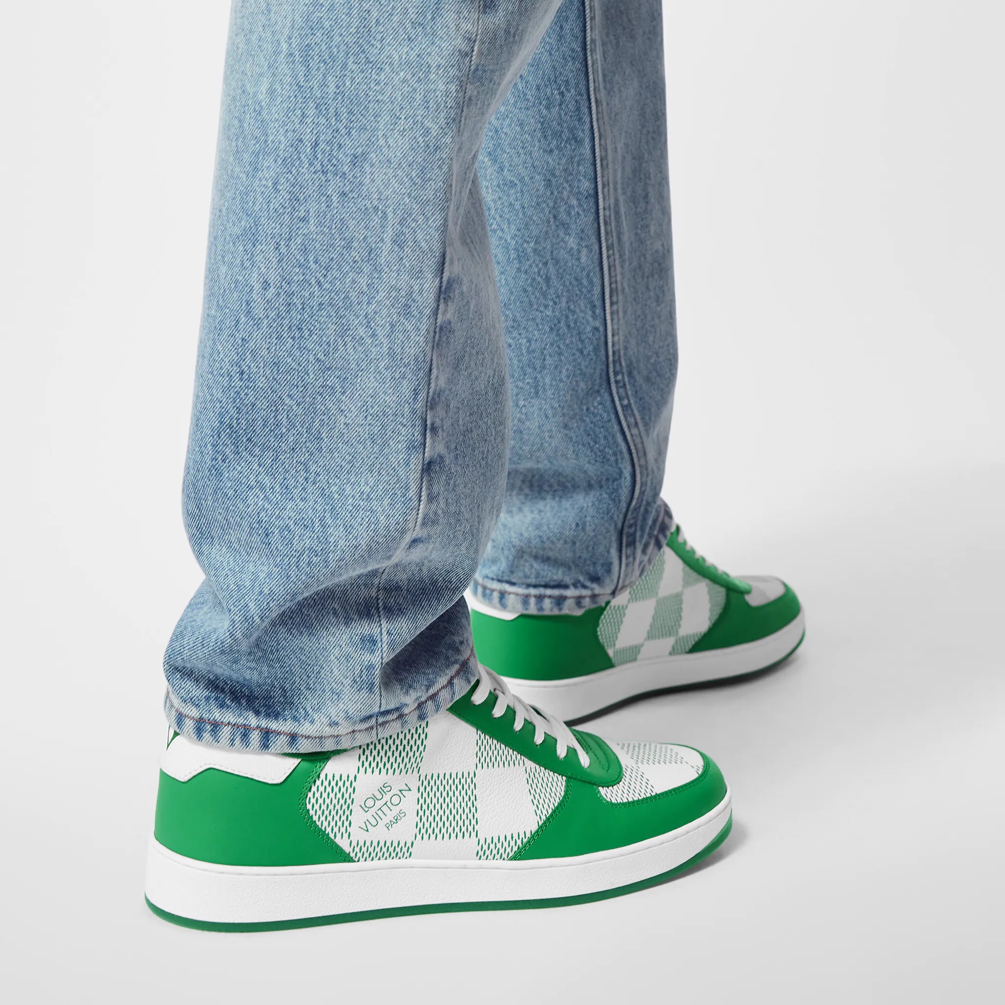 路易威登-rivoli-运动鞋-鞋履系列-BNRU1PMI45_PM1_Worn-view.jpg