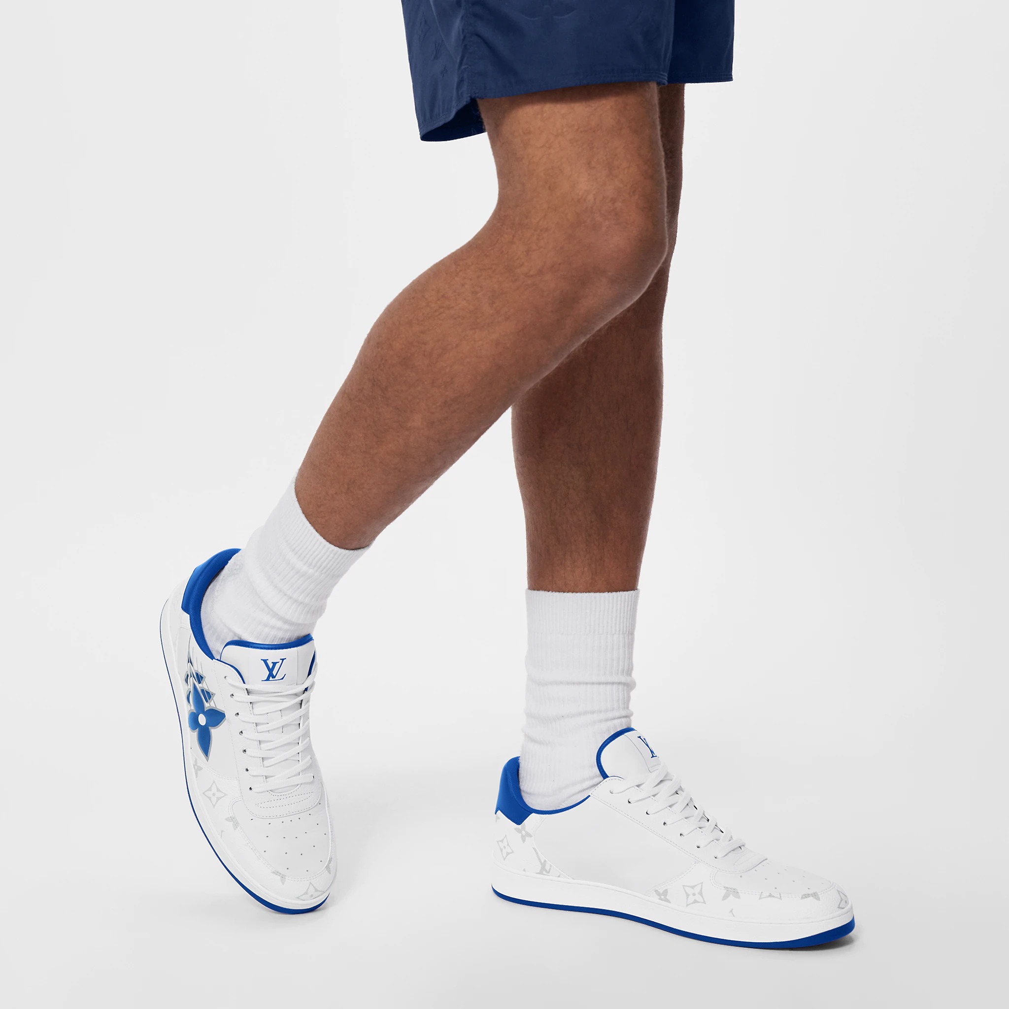 路易威登-rivoli-运动鞋-鞋履系列-BNRU1PMO20_PM1_Worn-view.jpg