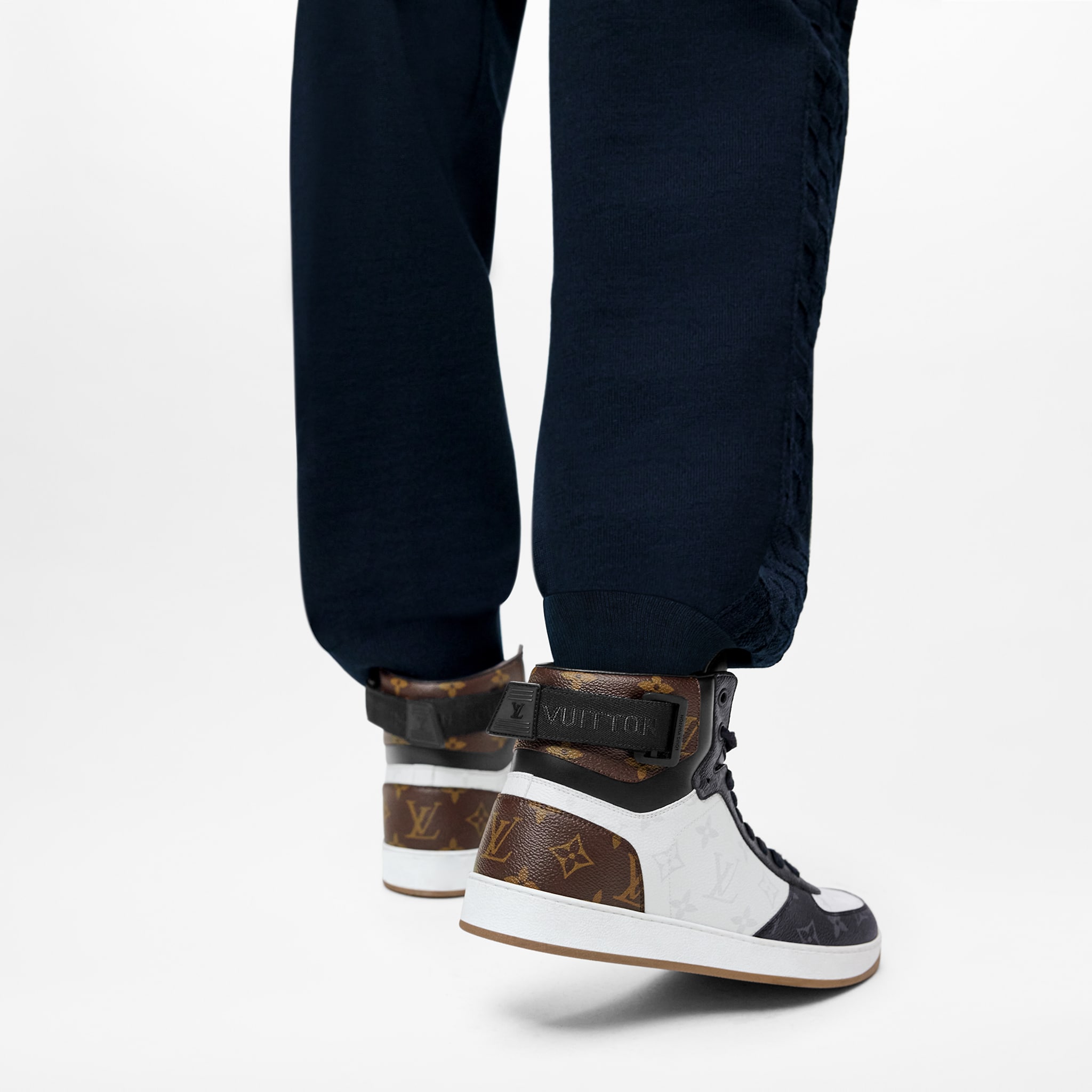路易威登-rivoli-高帮运动鞋-鞋履系列-BFRU1PMOEB_PM1_Worn-view.jpg