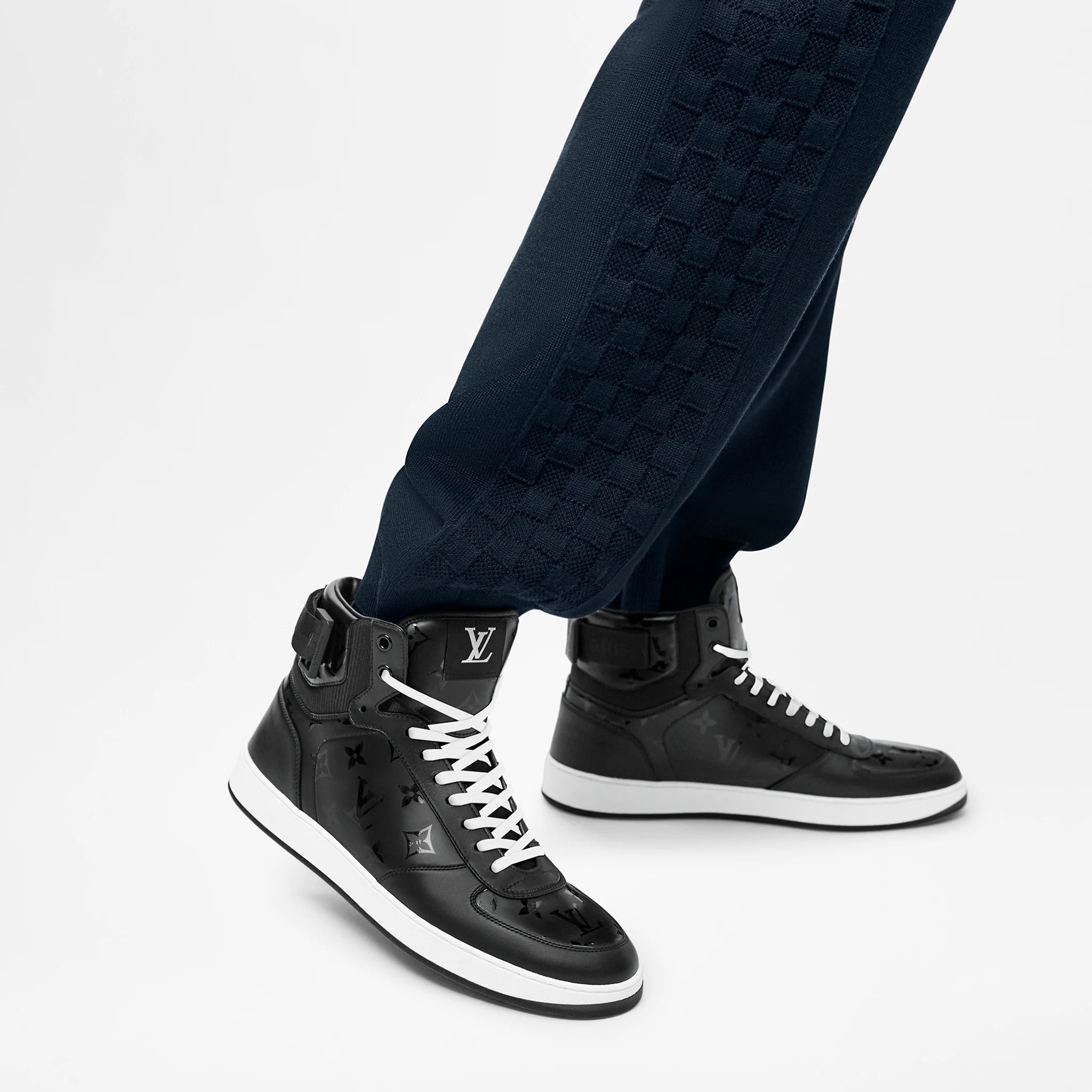 路易威登-rivoli-高帮运动鞋-鞋履系列-BMRU1PMI02_PM1_Worn-view.jpg