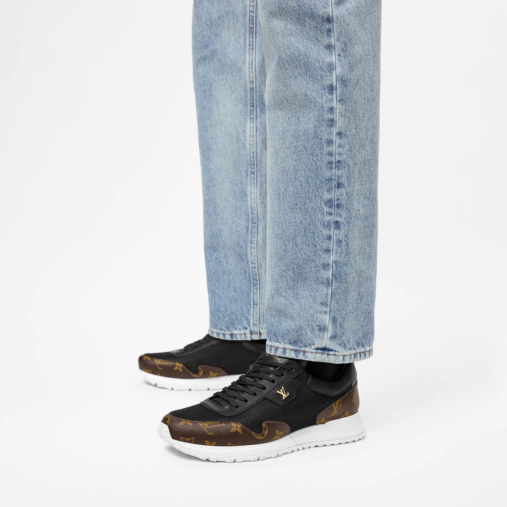 路易威登-run-away-运动鞋-鞋履系列-BJ9U1PMO02_PM1_Worn-view.jpg