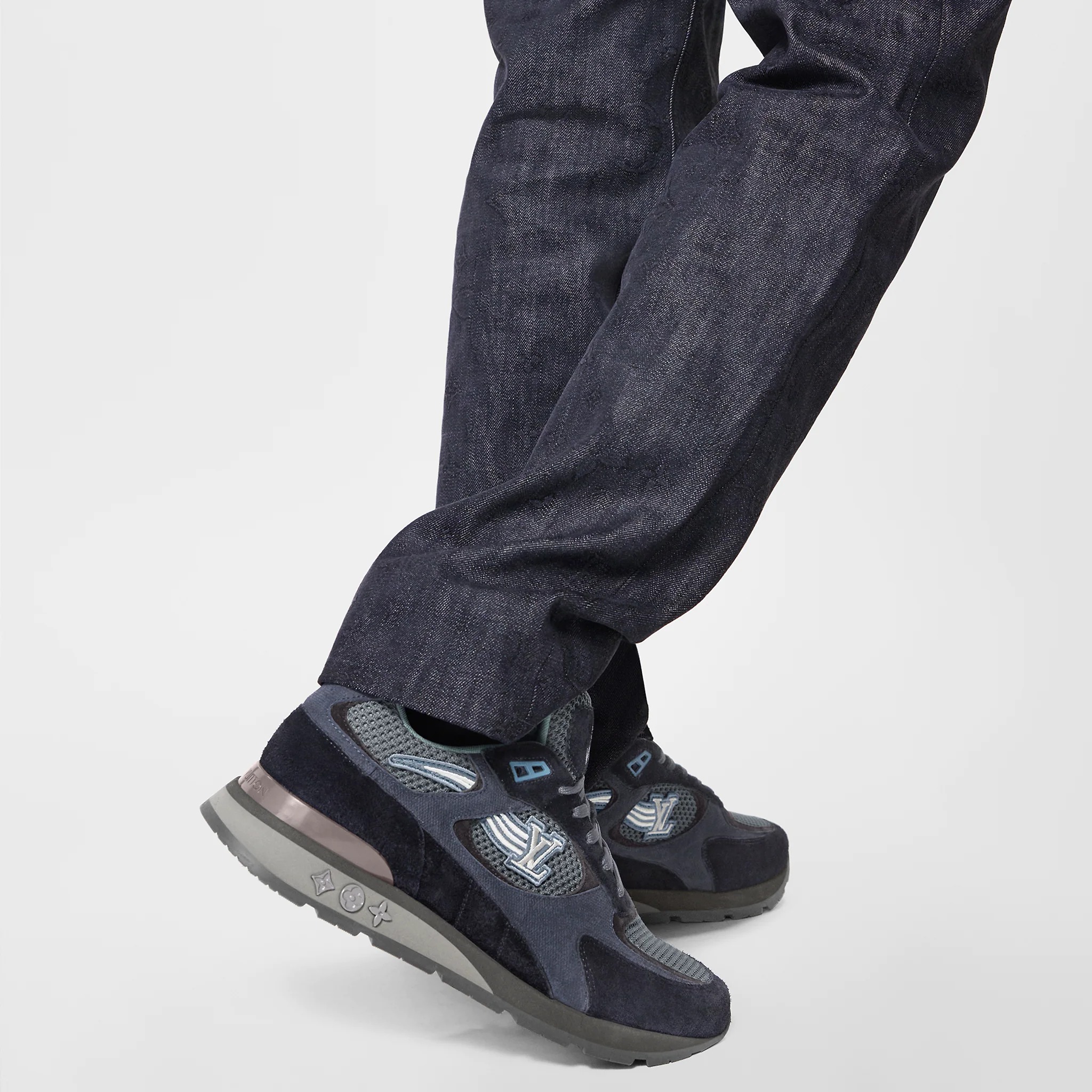 路易威登-run-away-运动鞋-鞋履系列-BN9U1PMI22_PM1_Worn-view.jpg