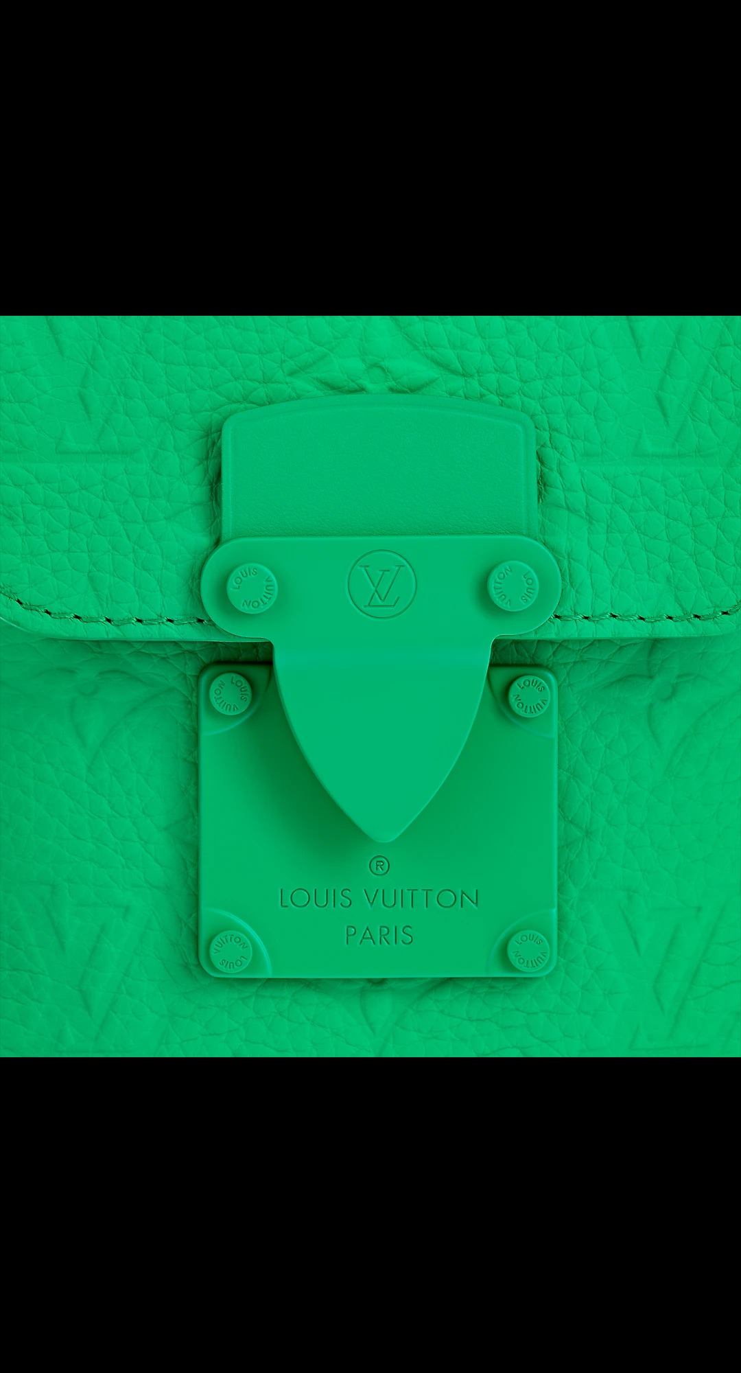 路易威登-s-lock-vertical-wearable-钱夹-taurillon-monogram-时尚包袋-M81525_PM1_Detail-view.jpg