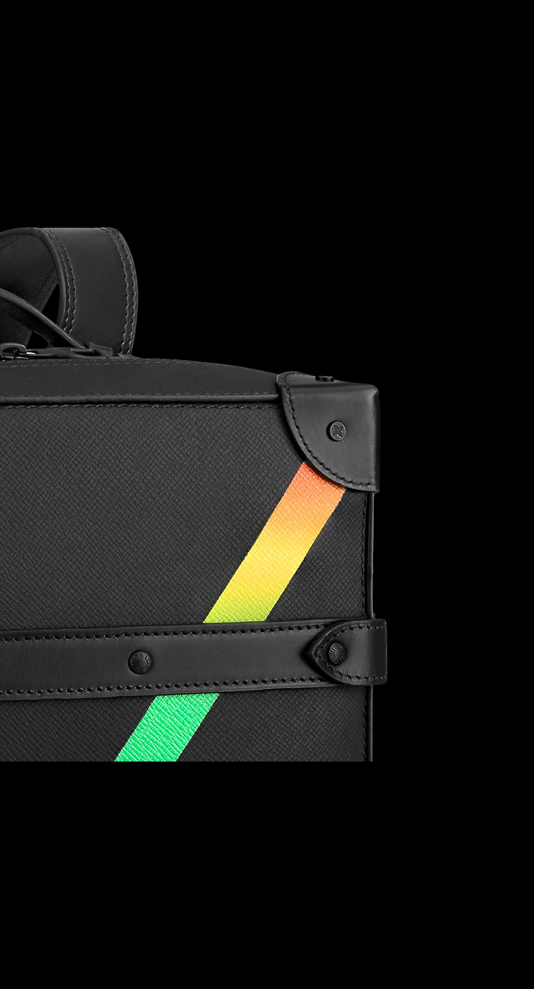路易威登-soft-trunk-小号双肩包-other-leathers-时尚包袋-M30337_PM1_Closeup-view.jpg