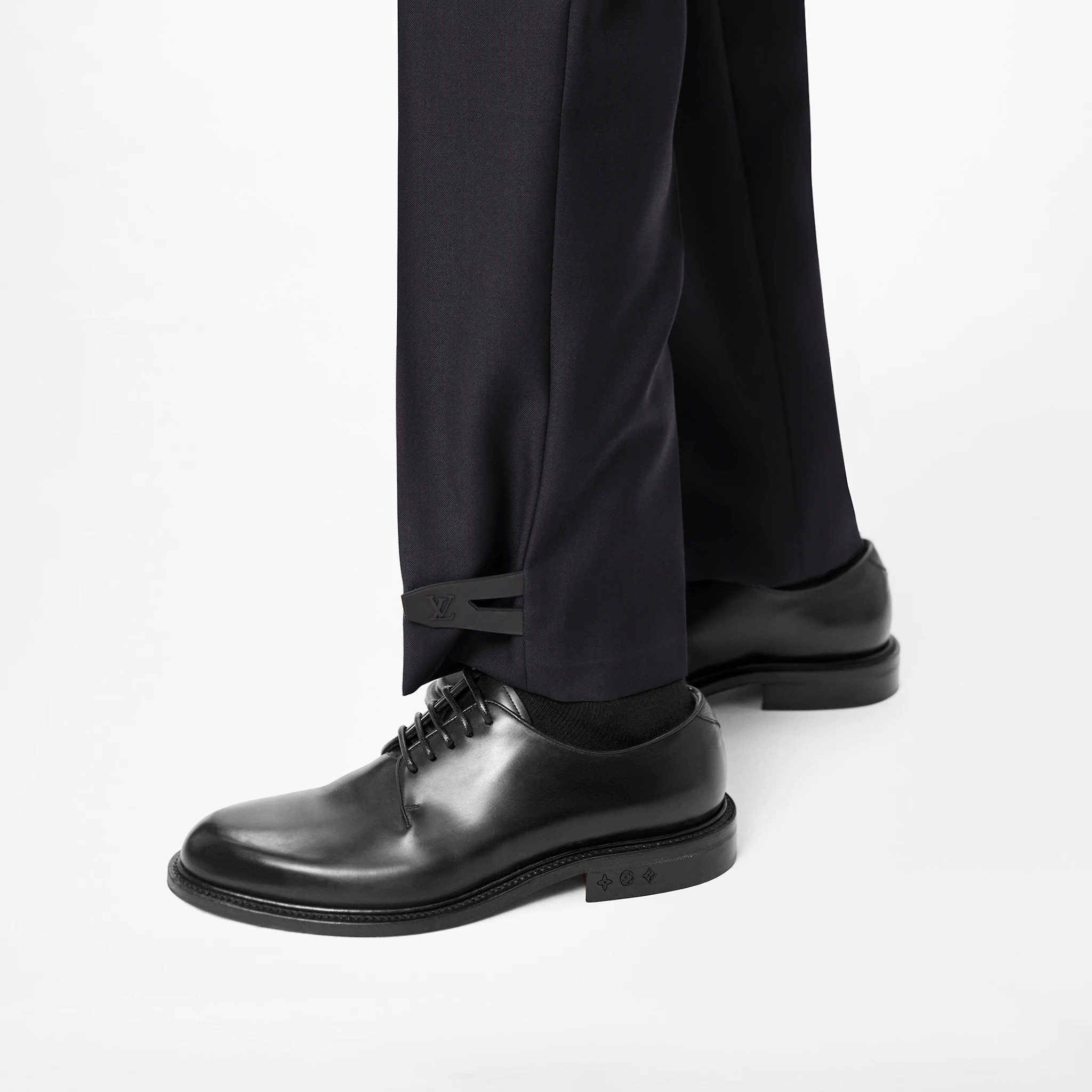 路易威登-vendome-flex-系带鞋-鞋履系列-BLHA1YWC02_PM1_Worn-view.jpg
