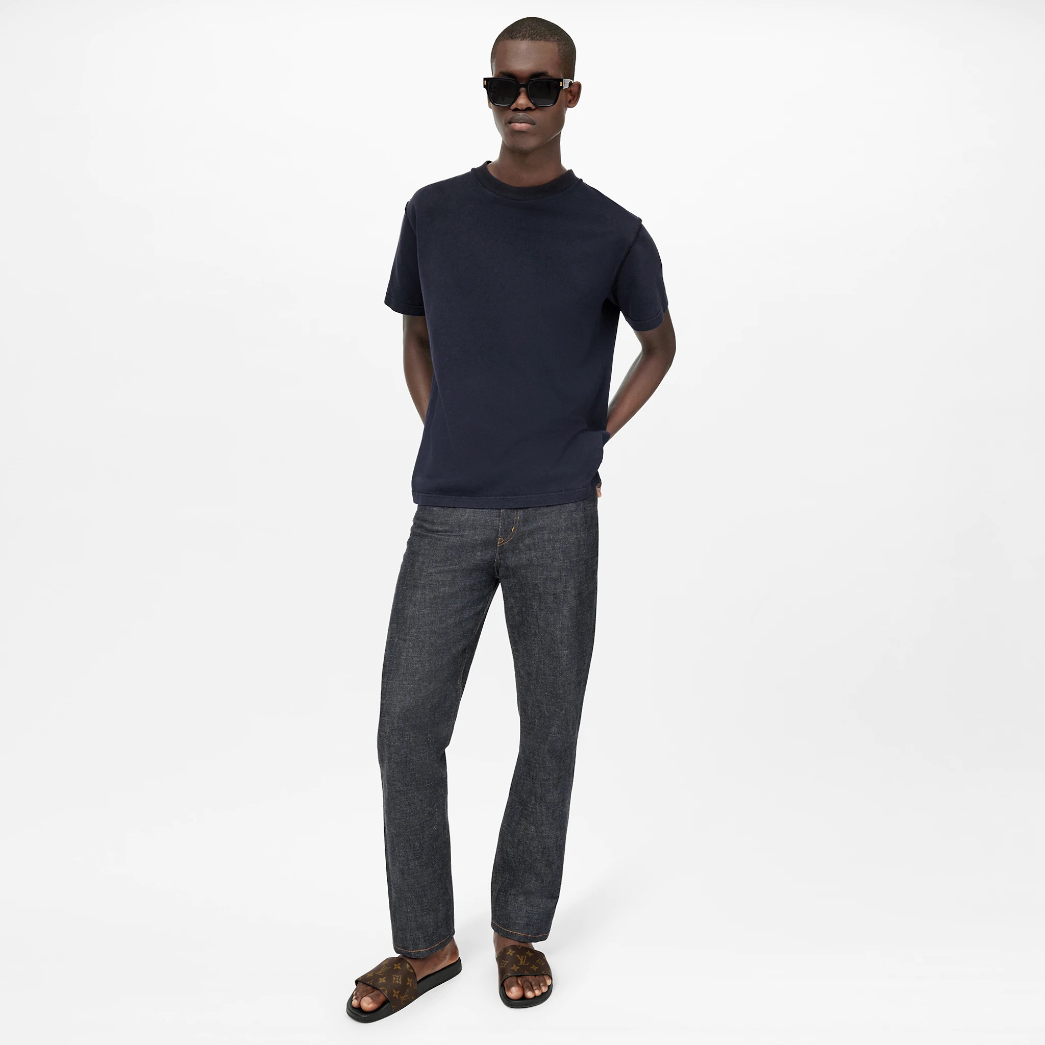 路易威登-waterfront-凉拖-鞋履系列-BEWH1PMOMA_PM1_Worn-view.jpg